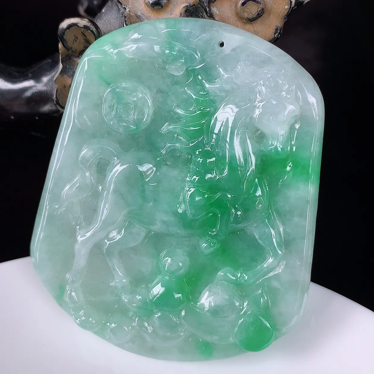 自然光实拍，冰润冰糯种飘绿翡翠生肖马吊坠，马上有钱，种老水足，翠色灵动，寓意美好，佩戴时尚出众！#0