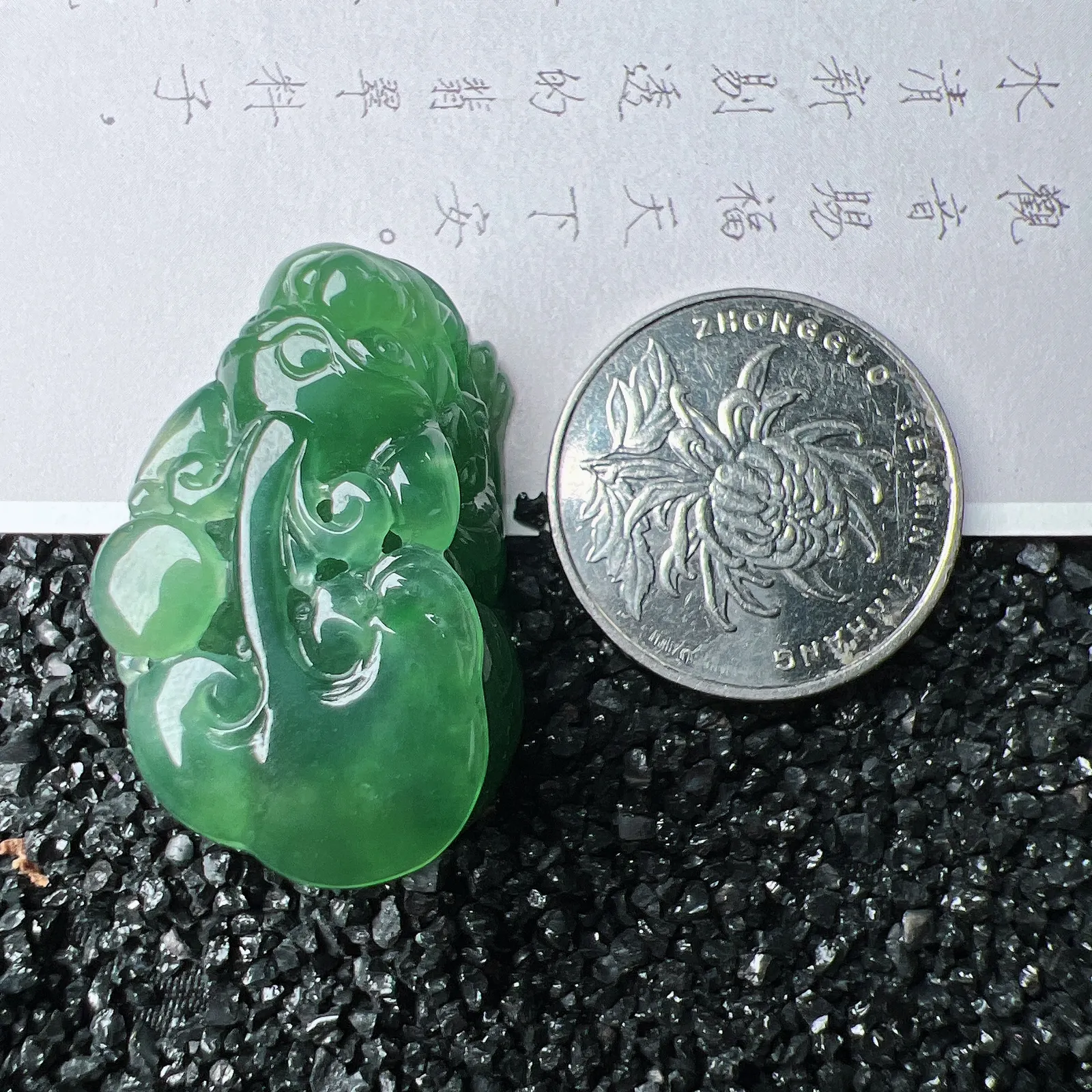 【糯冰种晴绿貔貅】种地优秀，通透闪亮，起光的料子，厚度很好，工艺雕刻精湛。