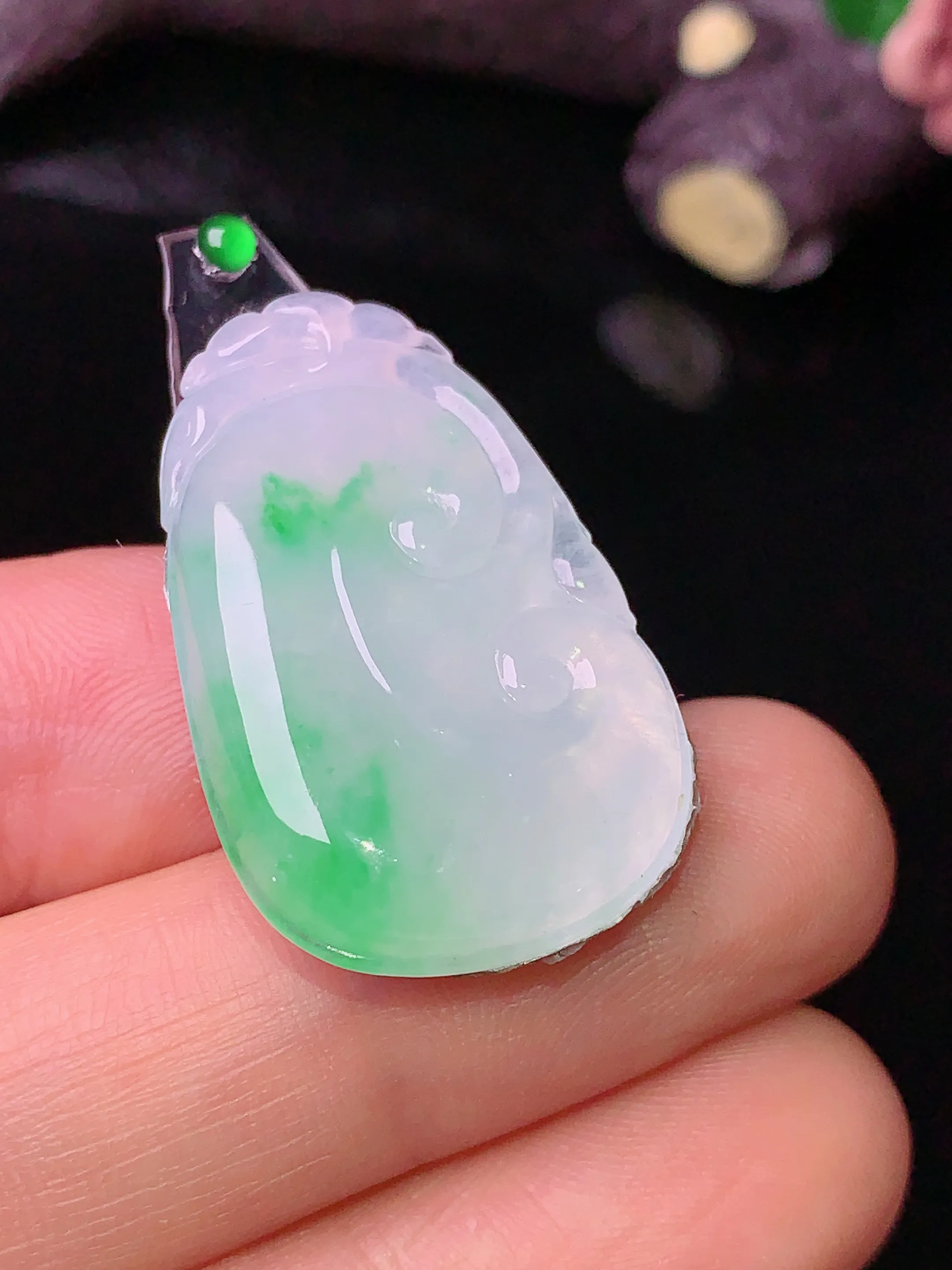 镶嵌款 飘绿如意吊坠 玉质细腻 色泽艳丽 整体尺寸29.7*18.5*5