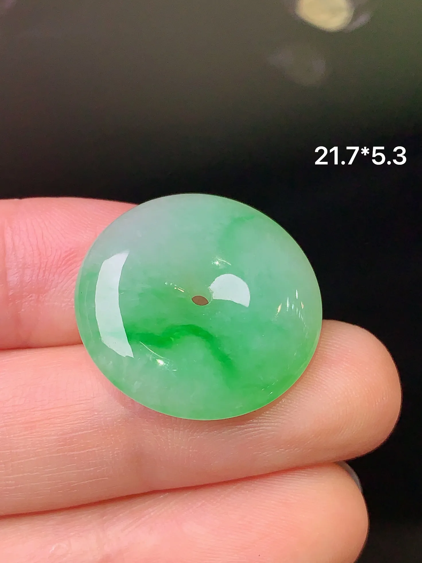 飘绿平安扣吊坠 玉质细腻 色泽艳丽 整体尺寸21.7*5.3