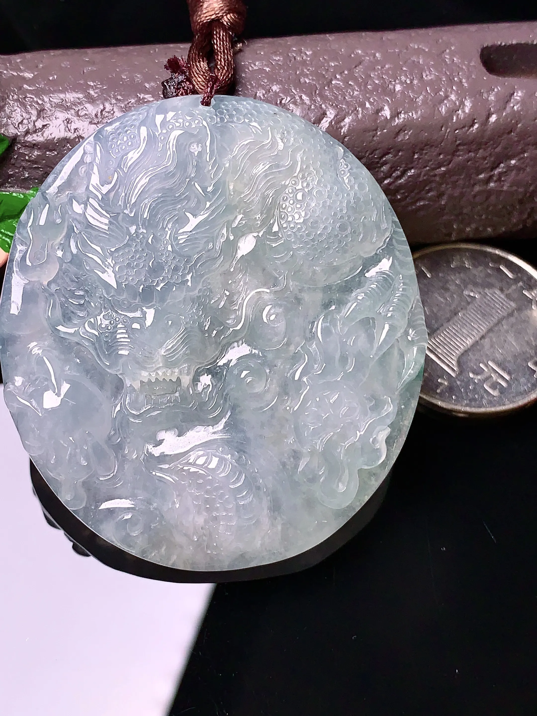 冰种龙牌吊坠 玉质细腻 色泽艳丽 整体尺寸52.5*47*5.8