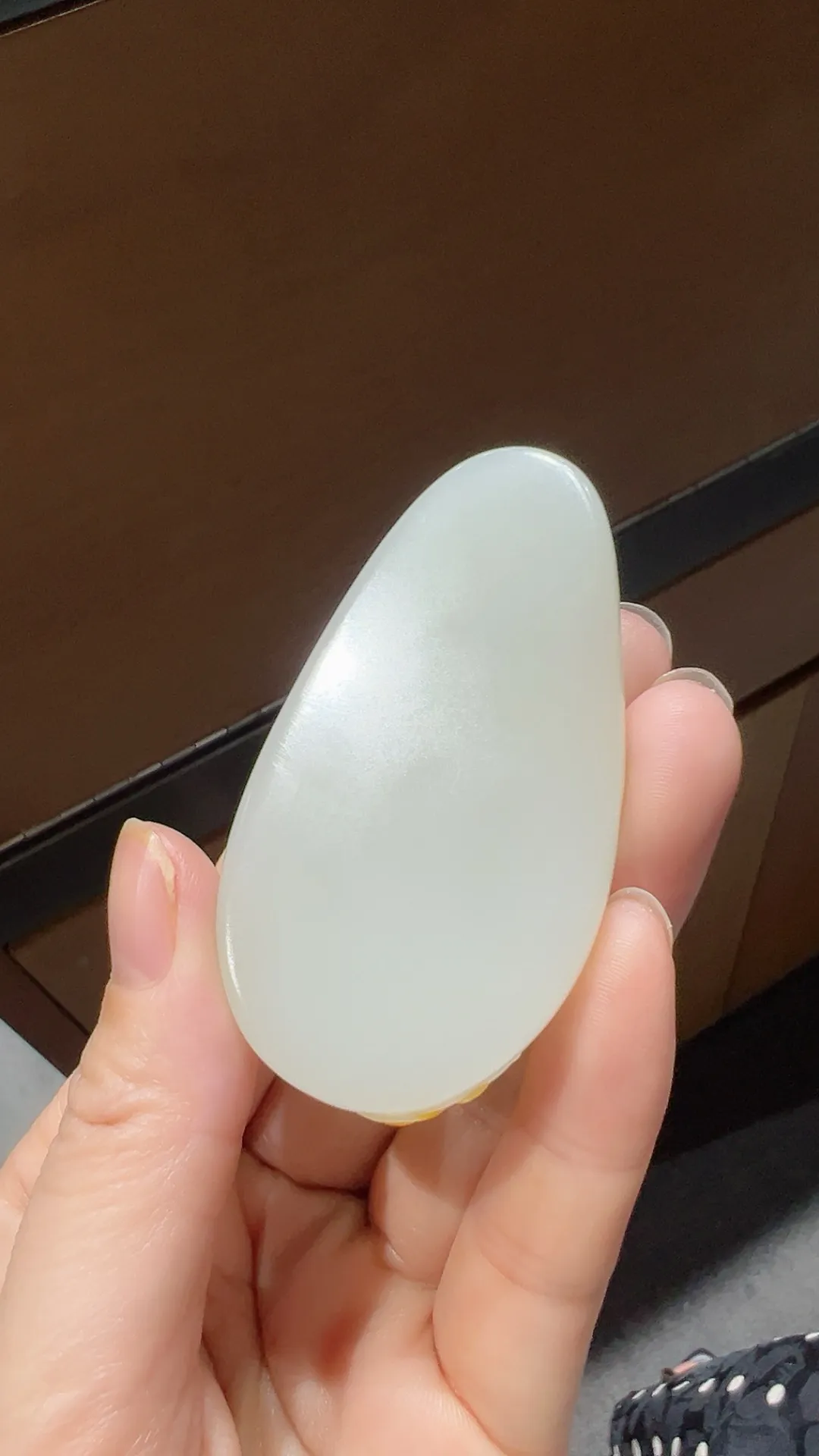 新疆和田玉籽料观音｜杨弘展大师作品

重40.5克 尺寸65*37*10.4m m