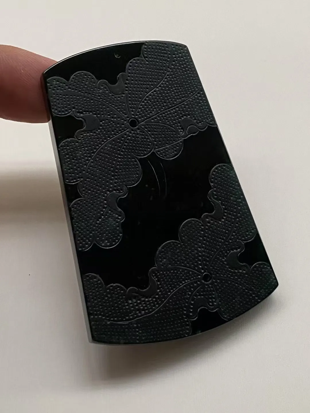 墨翠【前程锦绣】细腻干净，黑度好，性价比高，雕工精湛，打灯透绿‘