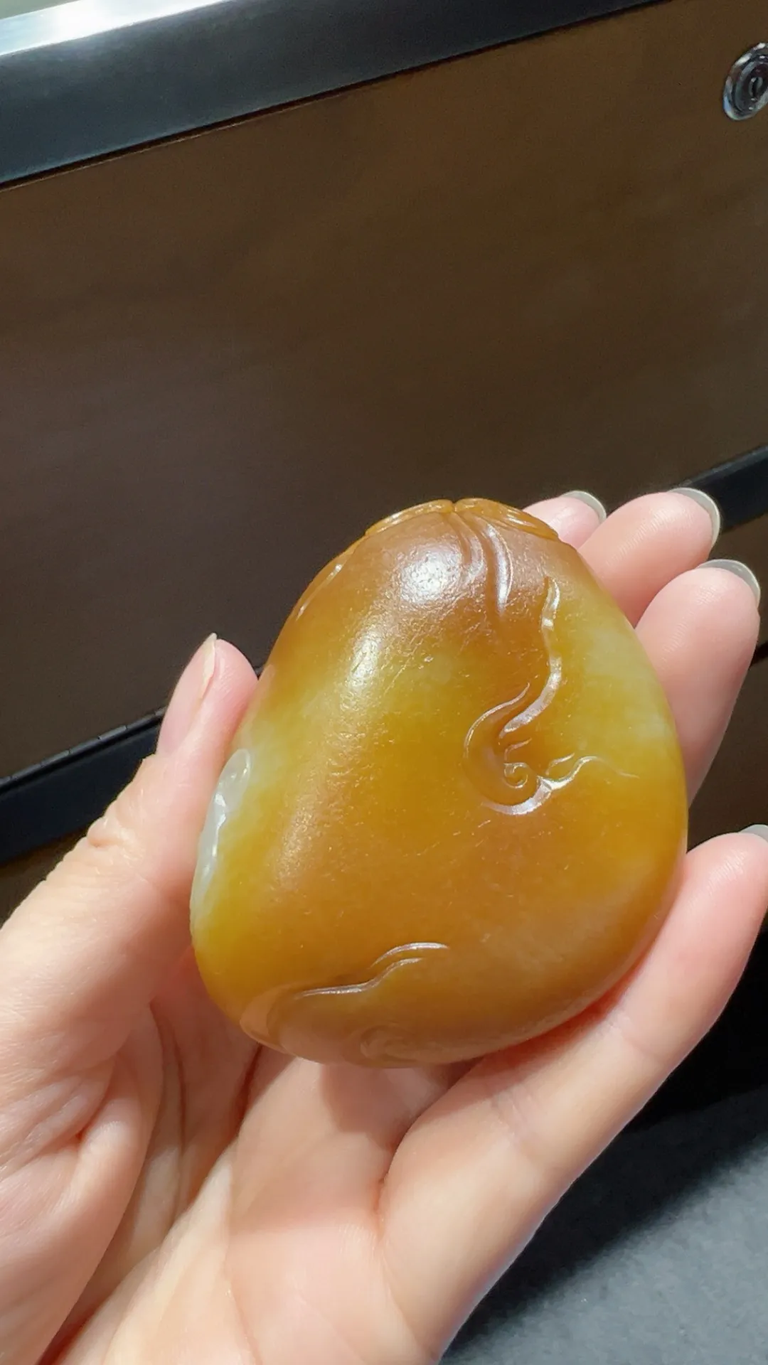 新疆和田玉籽料｜钟馗捉鬼
高品质 独籽 黄皮带沁色 工艺精湛 可收藏

重120克 尺寸64.5*49*26m m