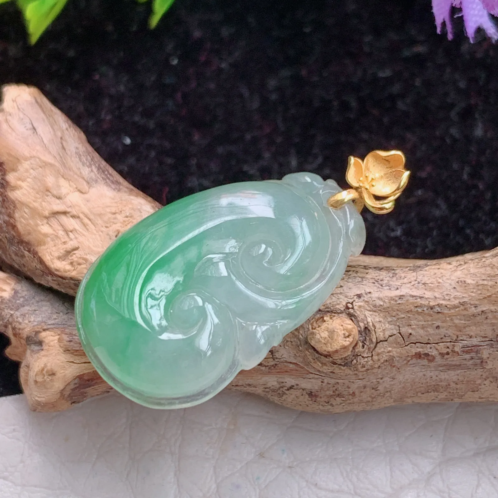 x54 25.5*13.8*4.2缅甸翡翠冰胶飘绿小如意 事事顺玉坠玉挂件 18k