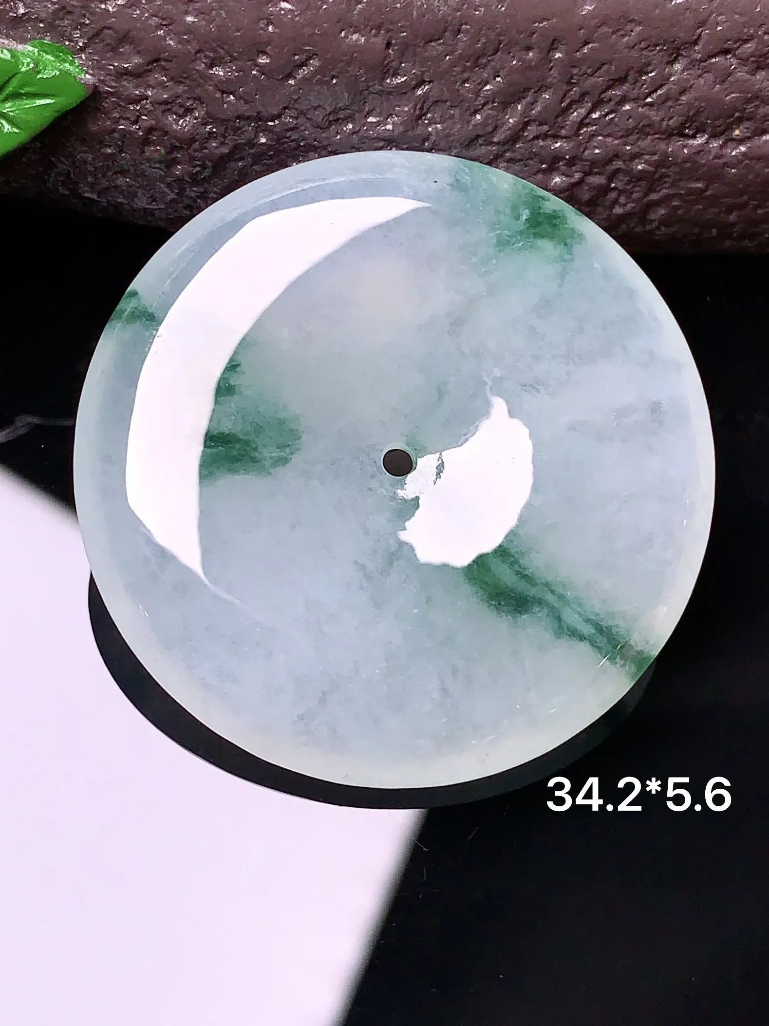 飘绿平安扣吊坠 玉质细腻 色泽艳丽 整体尺寸34.2*5.6