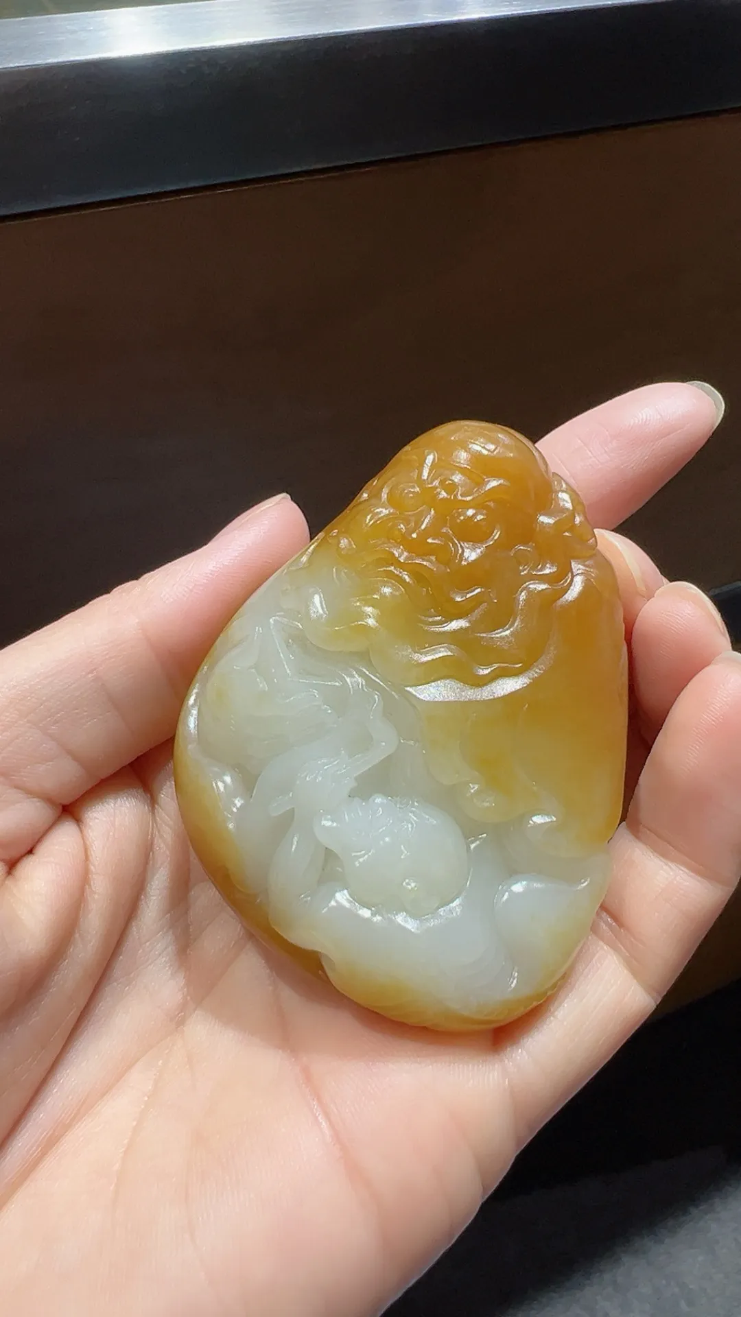 新疆和田玉籽料｜钟馗捉鬼
高品质 独籽 黄皮带沁色 工艺精湛 可收藏

重120克 尺寸64.5*4