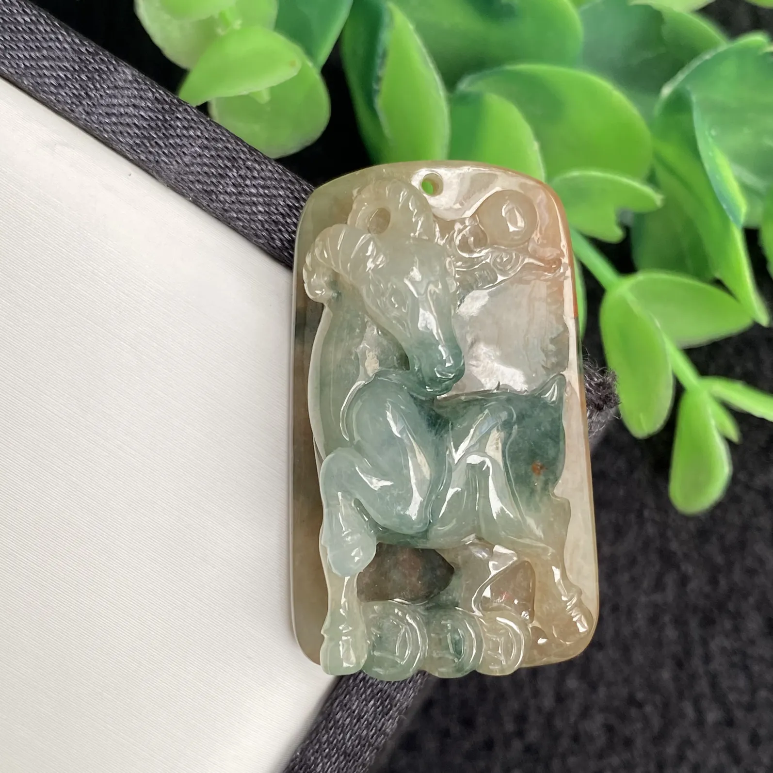 推荐【红翡飘花生肖羊】红翡飘蓝，无纹裂，精雕细腻，35*21*10.8