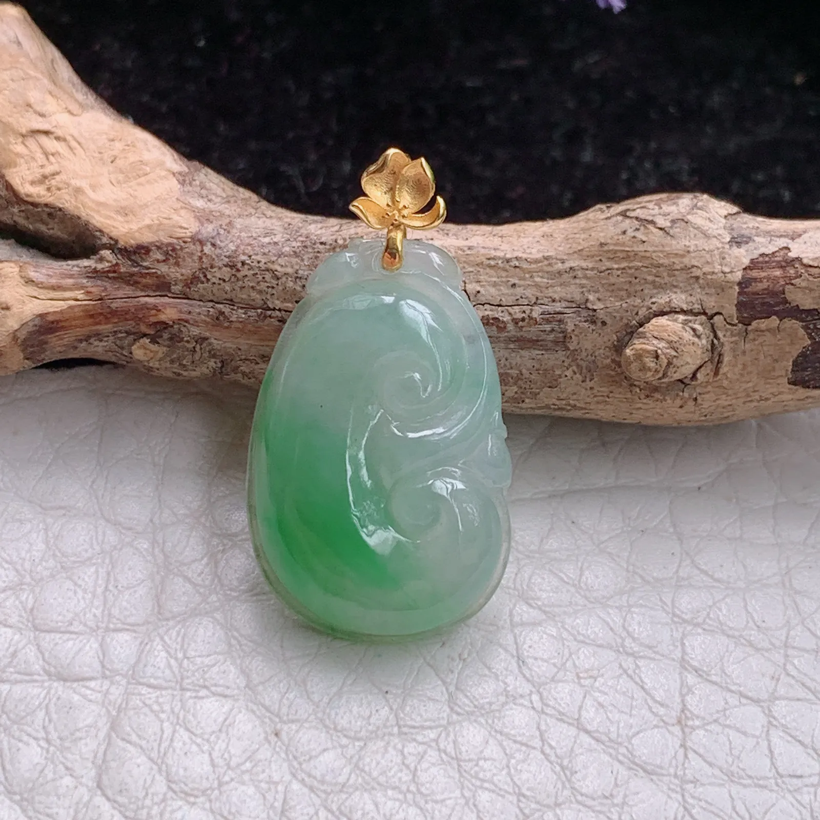 x54 25.5*13.8*4.2缅甸翡翠冰胶飘绿小如意 事事顺玉坠玉挂件 18k