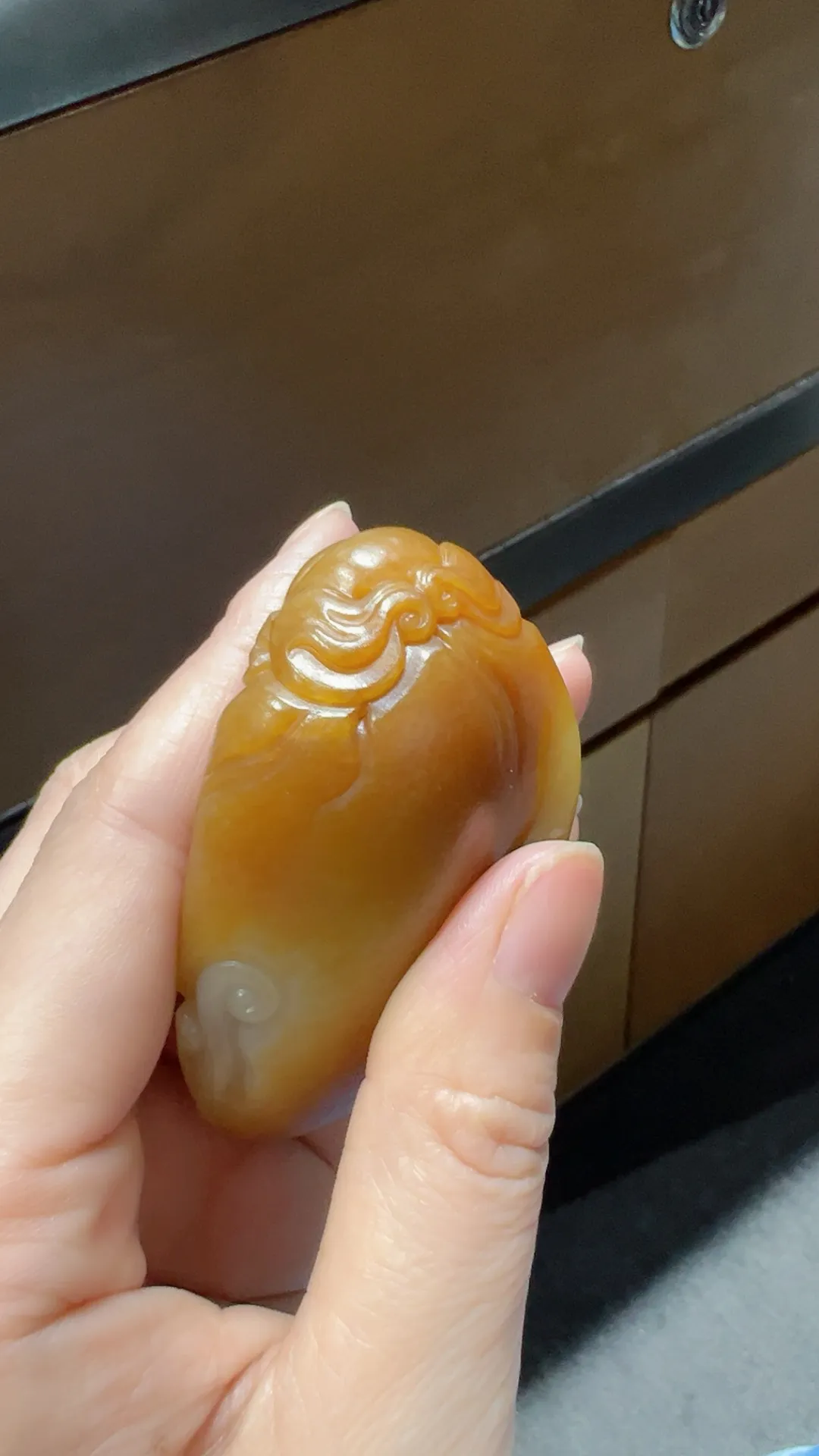 新疆和田玉籽料｜钟馗捉鬼
高品质 独籽 黄皮带沁色 工艺精湛 可收藏

重120克 尺寸64.5*49*26m m