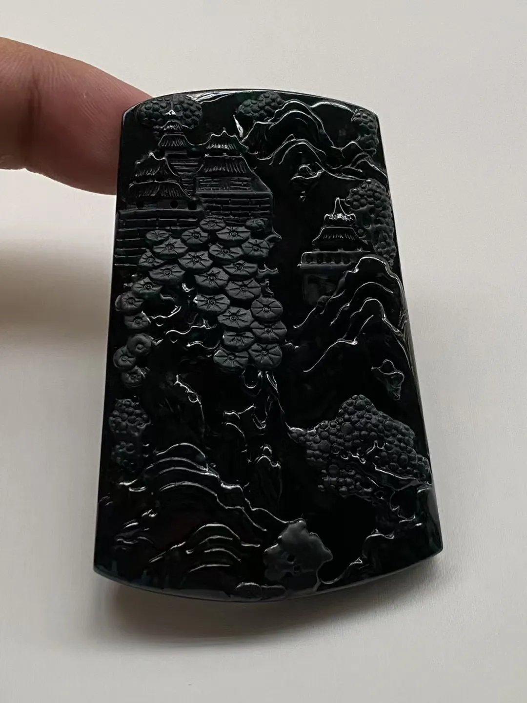 墨翠【前程锦绣】细腻干净，黑度好，性价比高，雕工精湛，打灯透绿‘