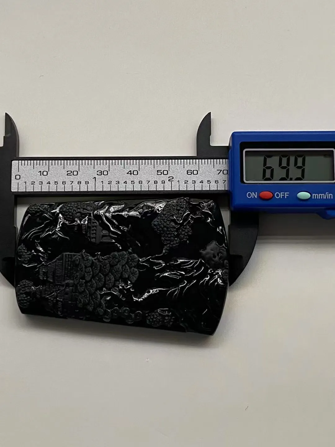 墨翠【前程锦绣】细腻干净，黑度好，性价比高，雕工精湛，打灯透绿‘