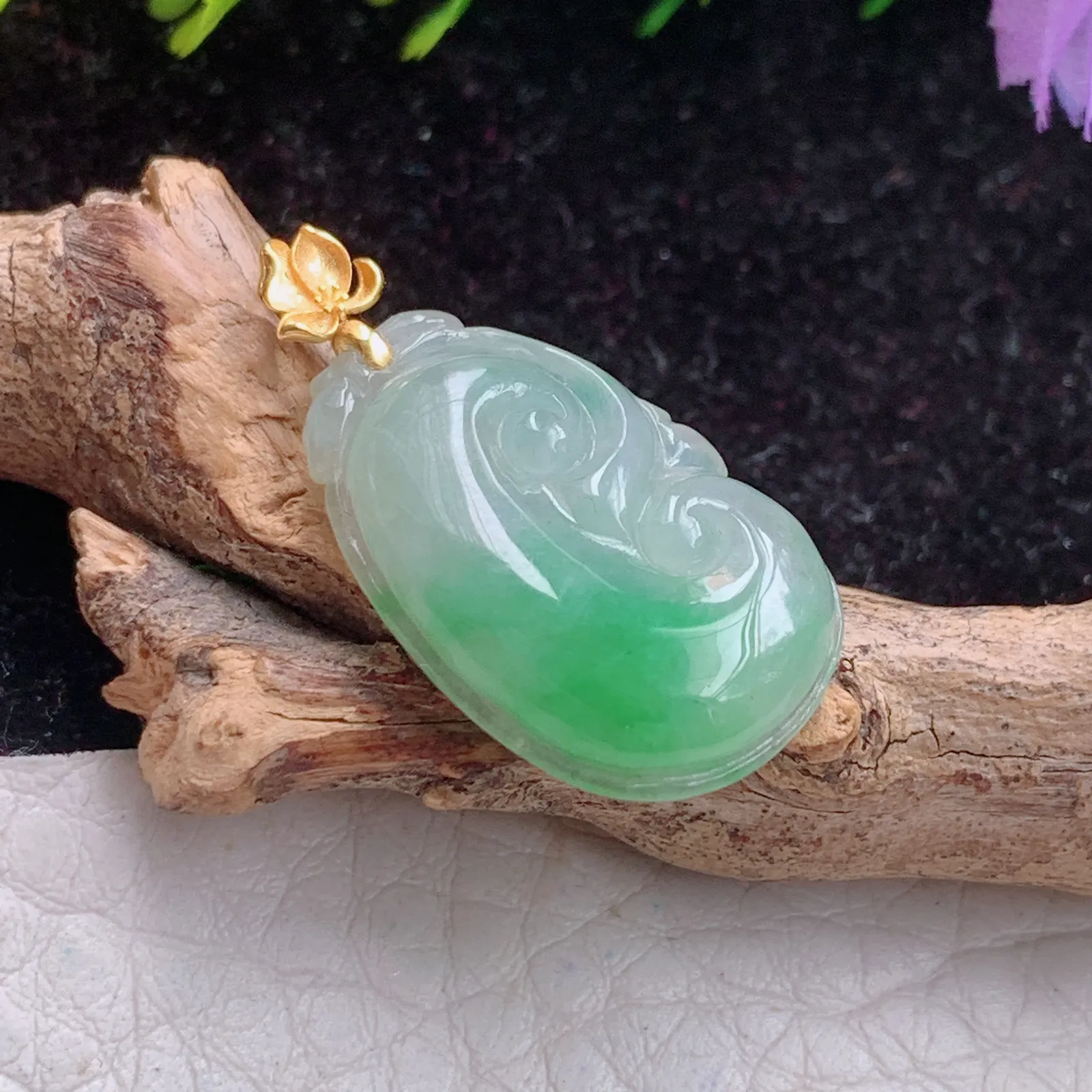 x54 25.5*13.8*4.2缅甸翡翠冰胶飘绿小如意 事事顺玉坠玉挂件 18k