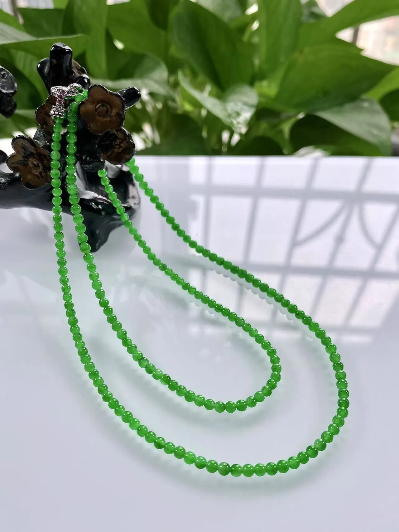 收藏级别，缅甸天然翡翠A货，卡3.5玻璃种起光起胶浓正阳绿小米珠微塔珠项链手链，尺寸：大珠3.5mm