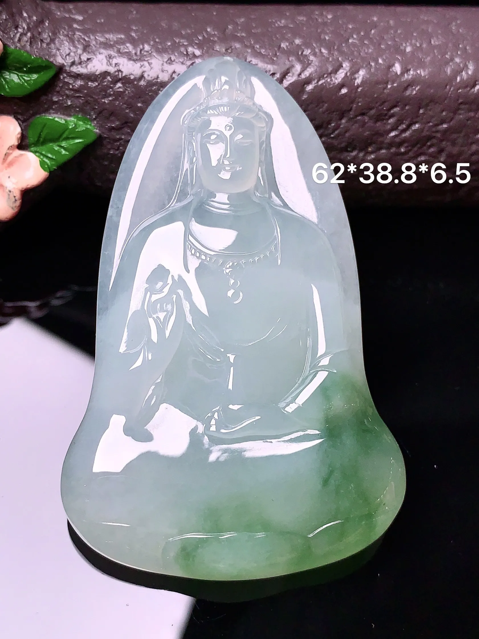 飘绿素衣观音吊坠 玉质细腻 色泽艳丽 整体尺寸62*38.8*6.5