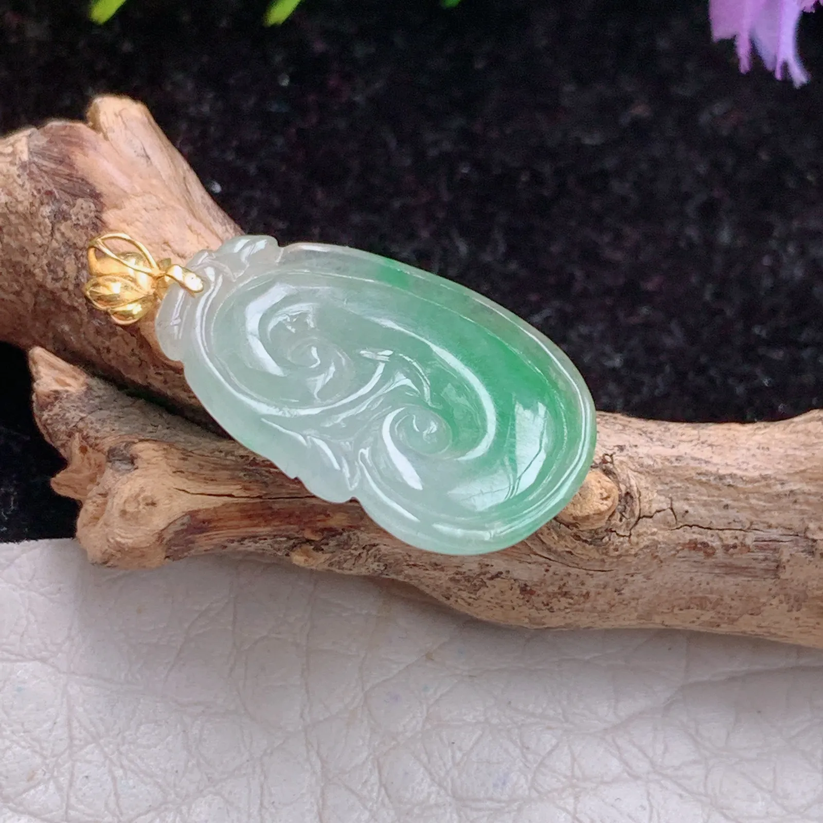 x54 25.5*13.8*4.2缅甸翡翠冰胶飘绿小如意 事事顺玉坠玉挂件 18k