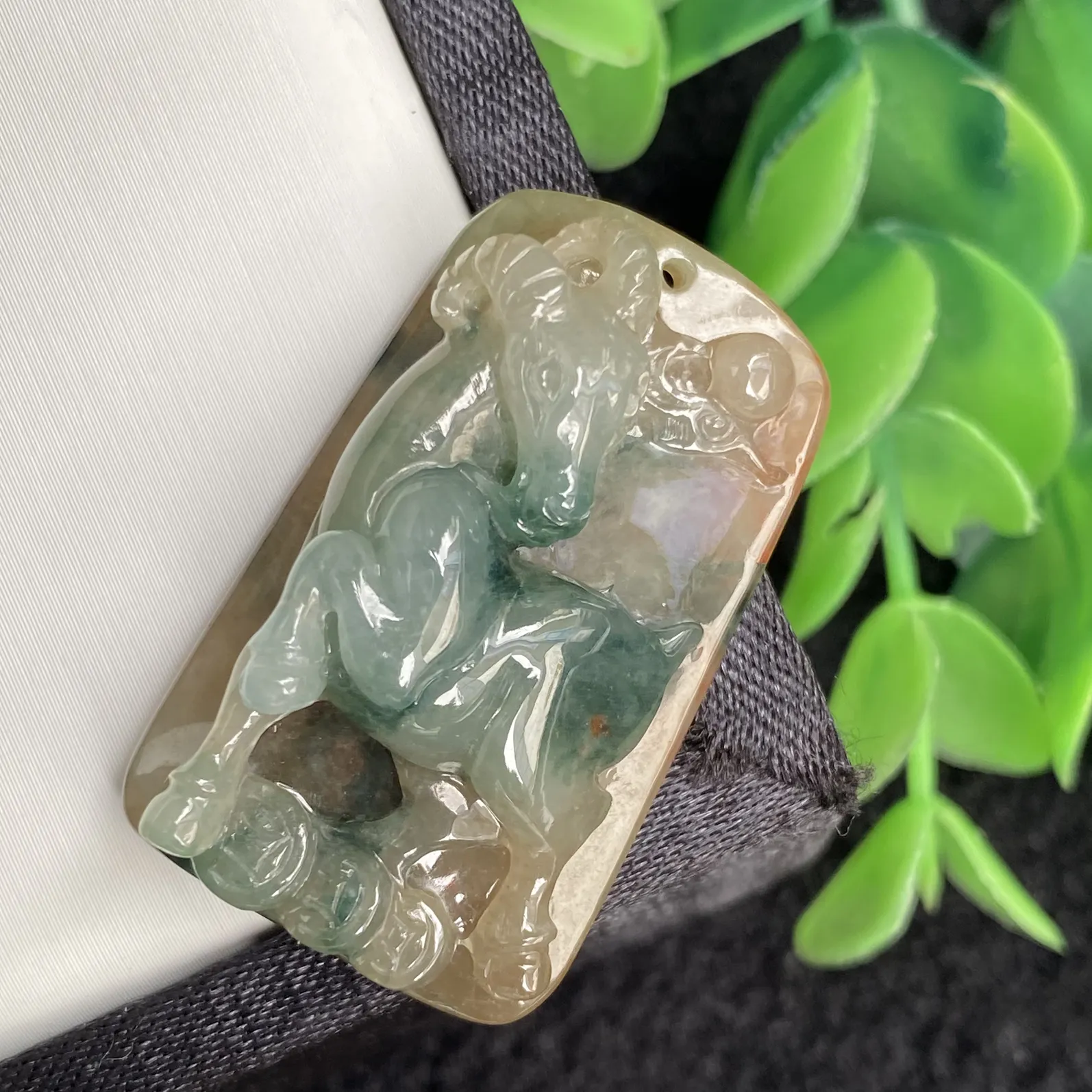 推荐【红翡飘花生肖羊】红翡飘蓝，无纹裂，精雕细腻，35*21*10.8