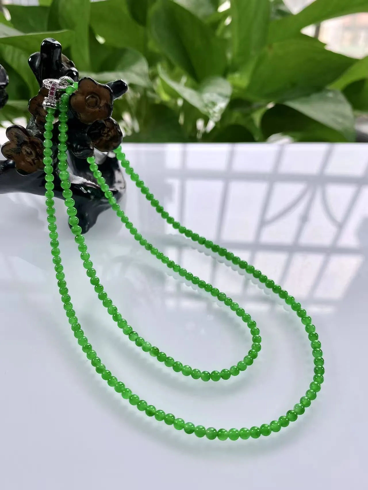收藏级别，缅甸天然翡翠A货，卡3.5玻璃种起光起胶浓正阳绿小米珠微塔珠项链手链，尺寸：大珠3.5mm～小珠3mm/195颗，长度575mm，重量：10.08g