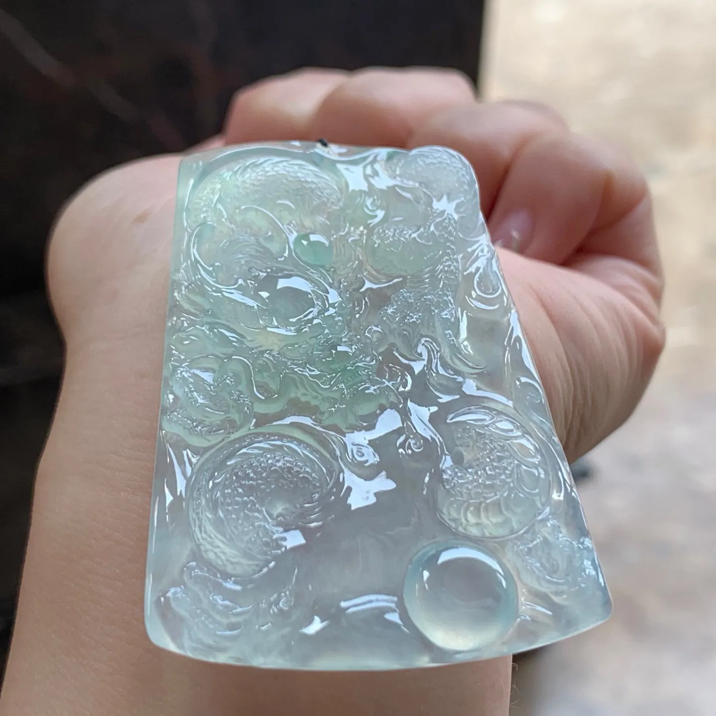 冰种龙牌
底色漂亮 大气