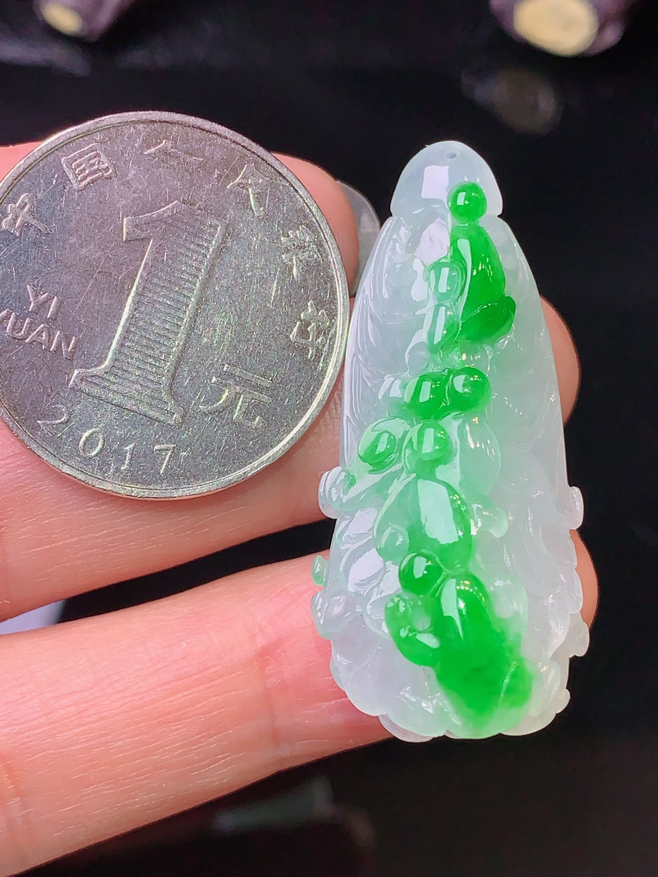 飘绿白菜吊坠 玉质细腻 色泽艳丽 整体尺寸39.2*17.5*13.5