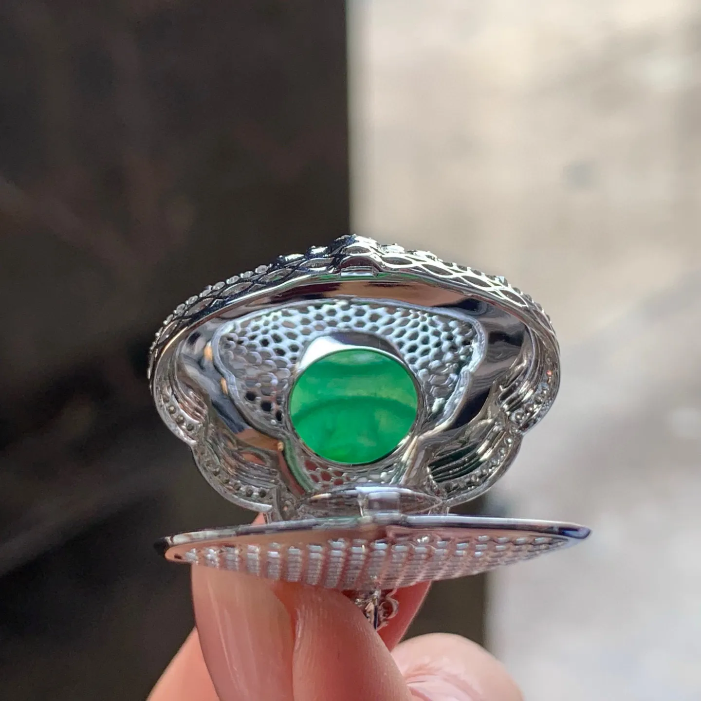 冰满色坐佛
真金镶嵌 精致