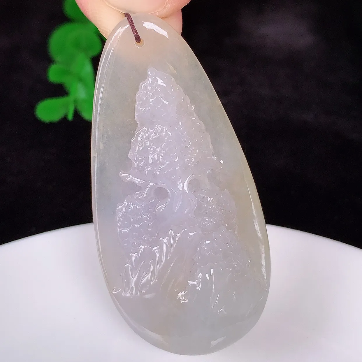 自然光实拍，冰润冰种黄翡翡翠山水牌吊坠，翡翠山水，立体生动形象，山水素材布局合理，意境感佳，佩戴上身效果更高贵 #60.22