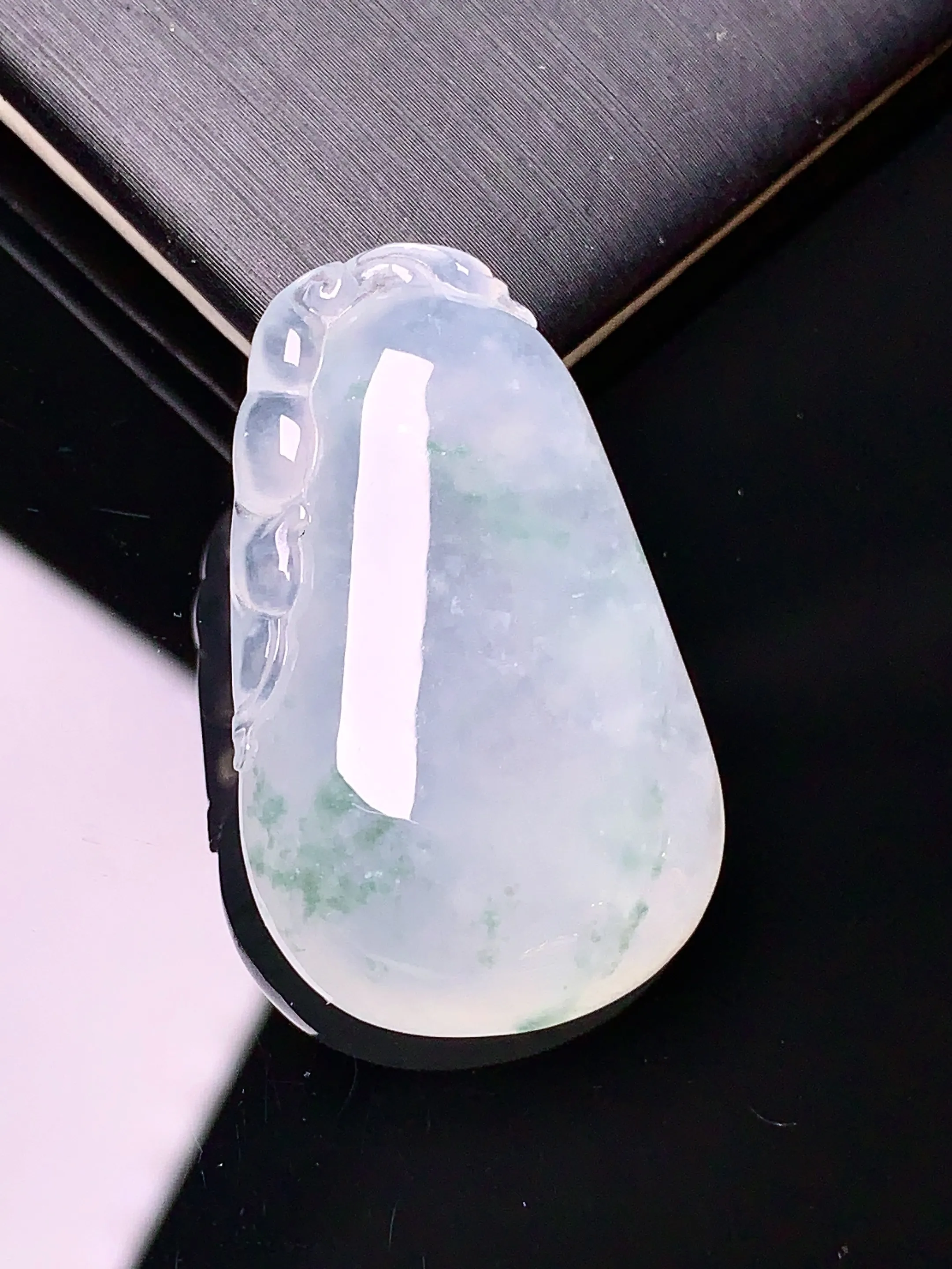 冰种福瓜吊坠 玉质细腻 色泽艳丽 整体尺寸33.6*20.5*8.5