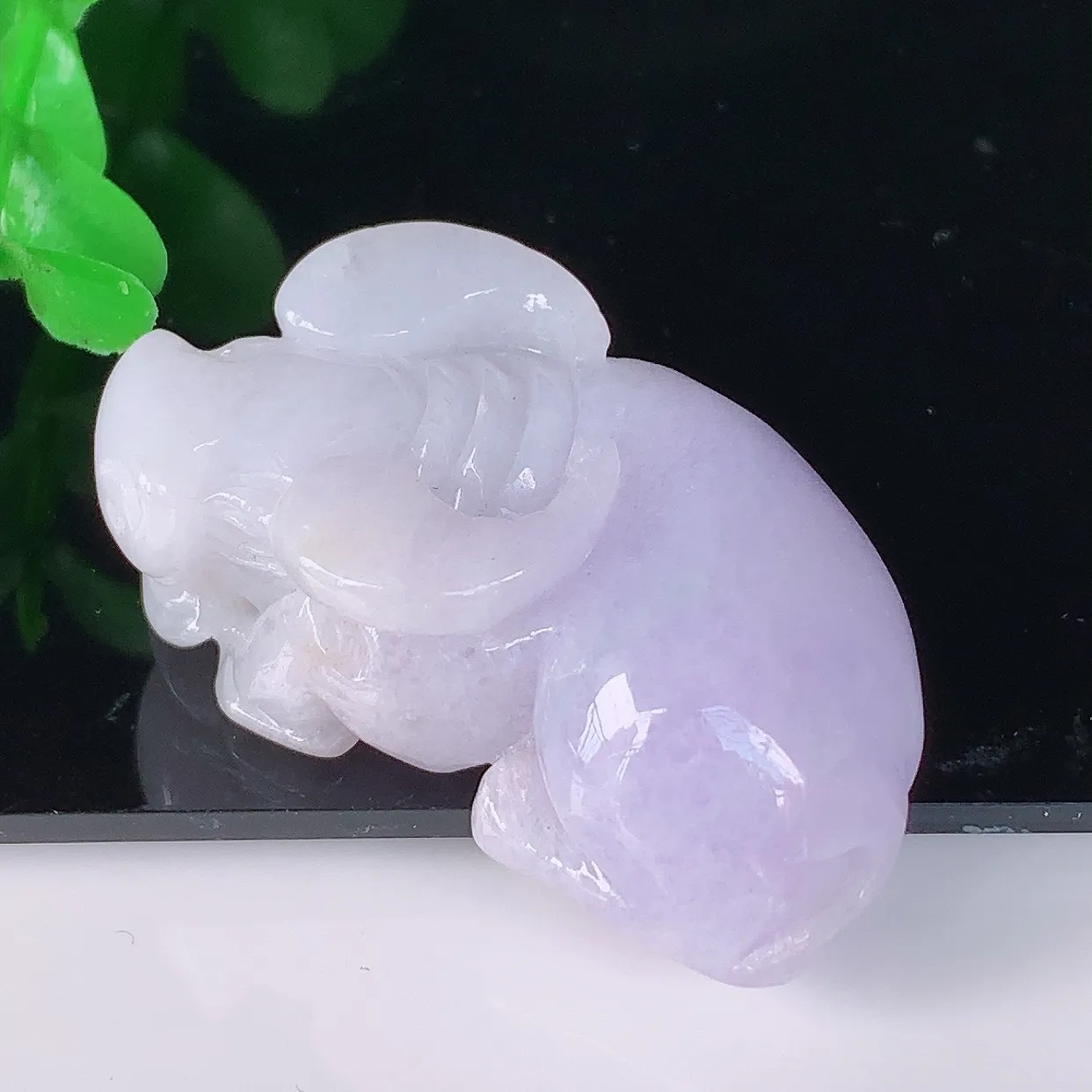 自然光实拍，冰润冰糯种紫罗兰翡翠生肖牛吊坠，牛气冲天，种老水足，翠色灵动，寓意美好，佩戴时尚出众！#