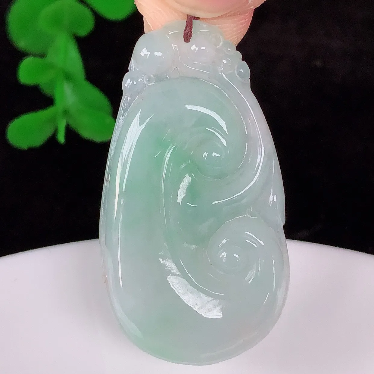 自然光实拍，冰糯种飘绿翡翠如意吊坠，翡翠如意，上身效果非常美，饱满大气，工艺美，万事如意，如意一生 #57.20