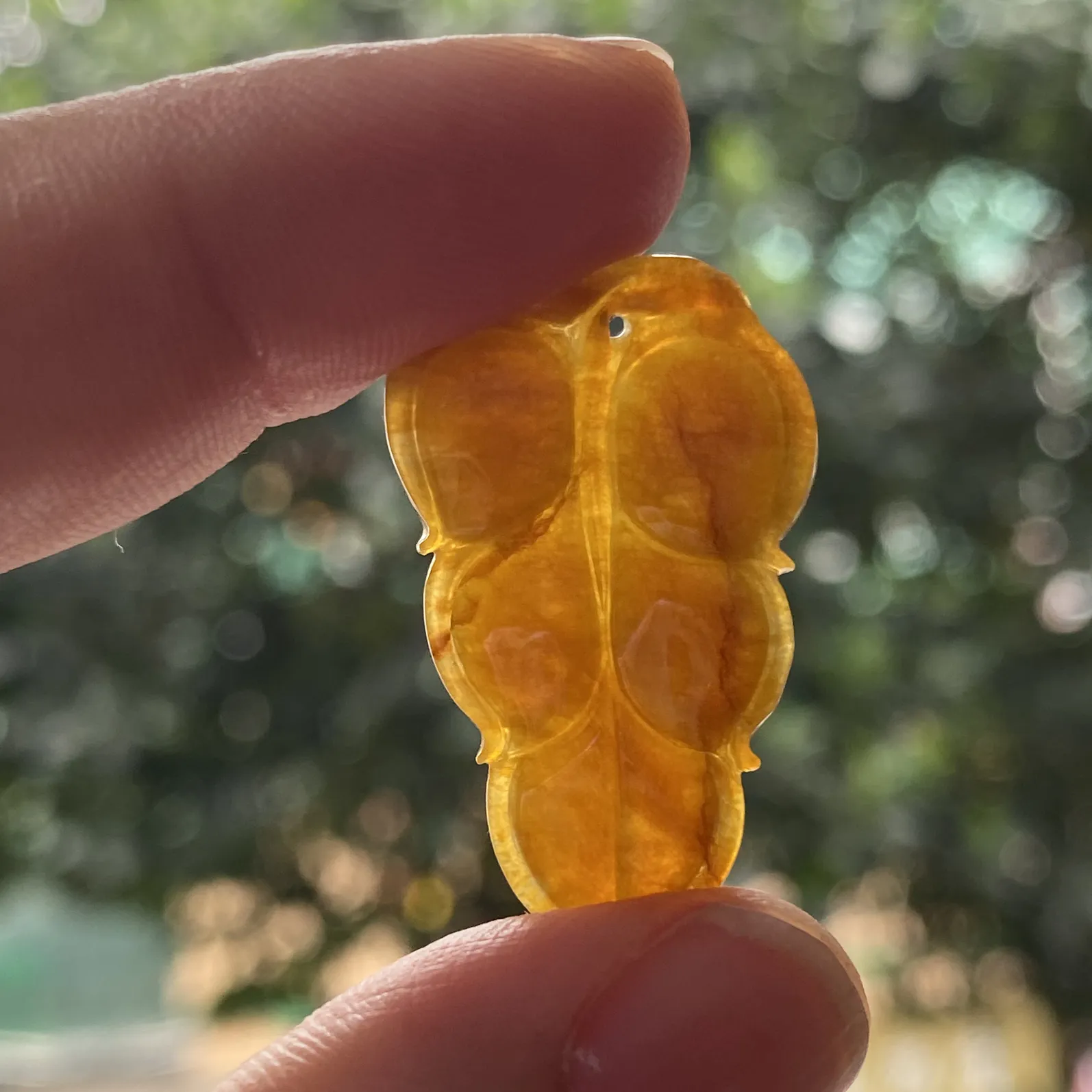 推荐【黄翡福叶】无纹裂，水润冰透，细腻，品相佳～～31*19*5.8