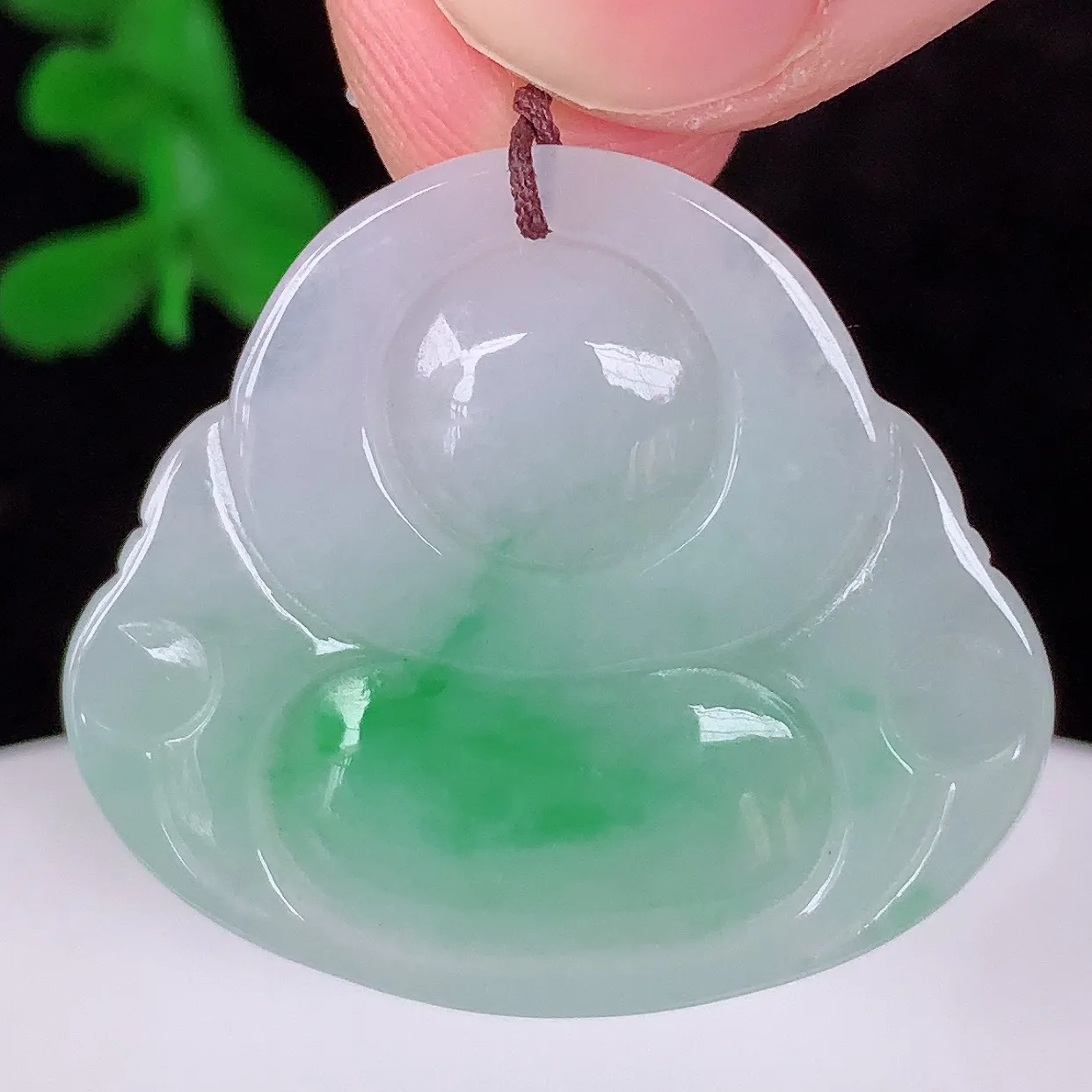 自然光实拍，冰润冰糯种飘阳绿翡翠佛公吊坠，饱满， 佛公亦保平安，寓意有福（佛公）相伴，配戴优雅迷人！#57.22