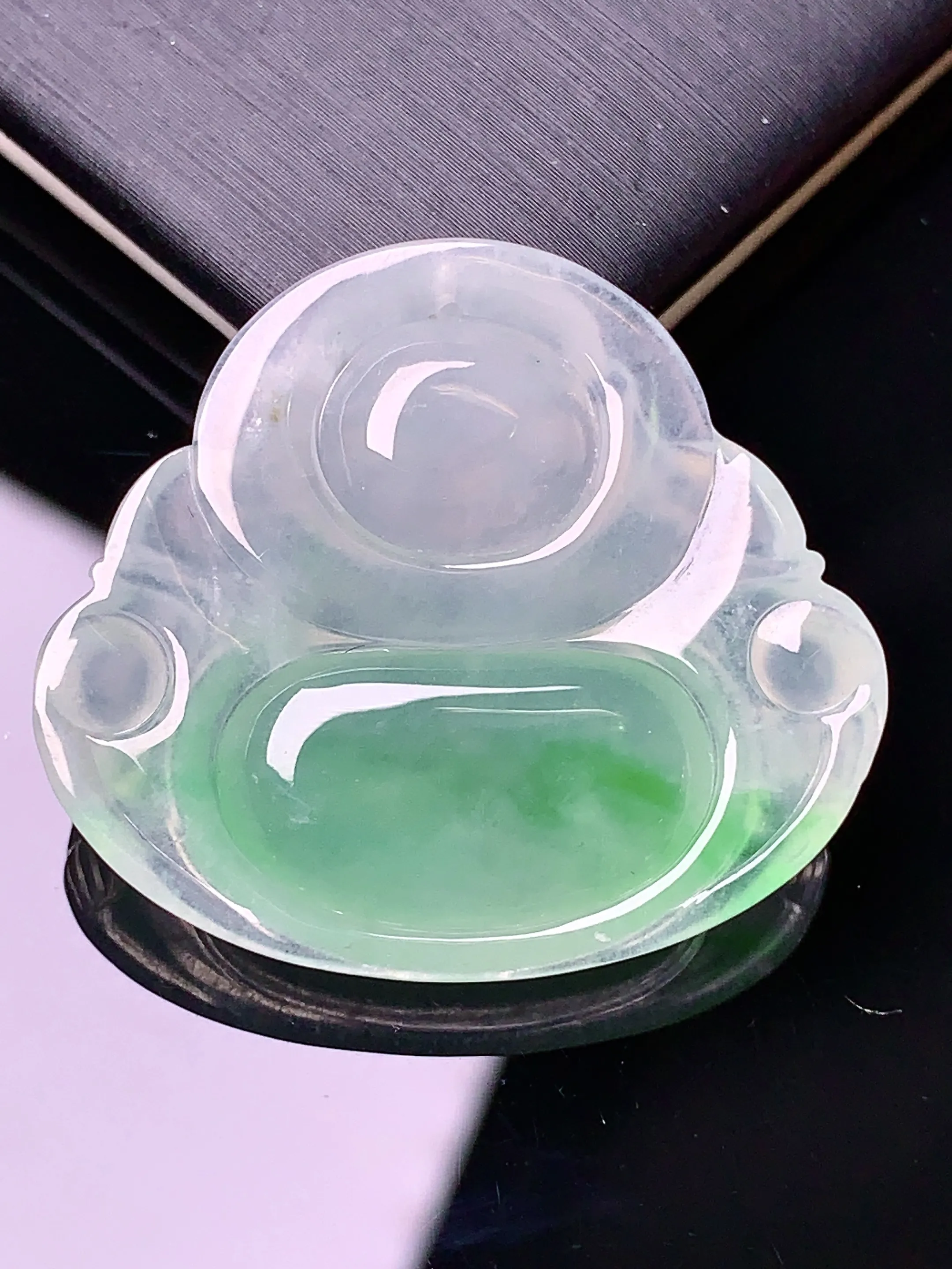 冰种飘绿福瓜吊坠 玉质细腻 色泽艳丽 整体尺寸28*31.5*5.8