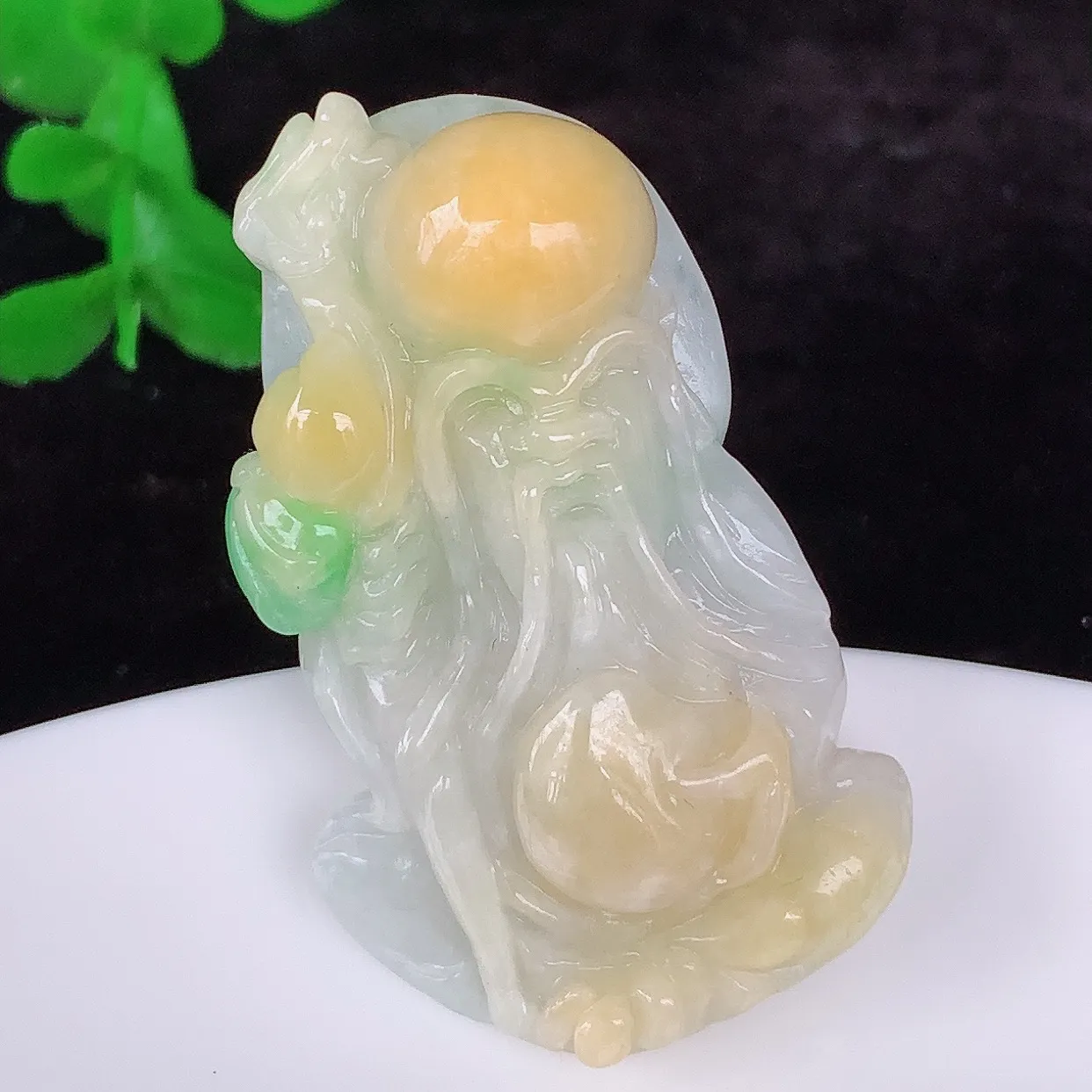 自然光实拍，冰润冰糯种双彩黄加绿翡翠寿星公吊坠，种老水足，翠色灵动，寓意美好，佩戴时尚出众！#87.22