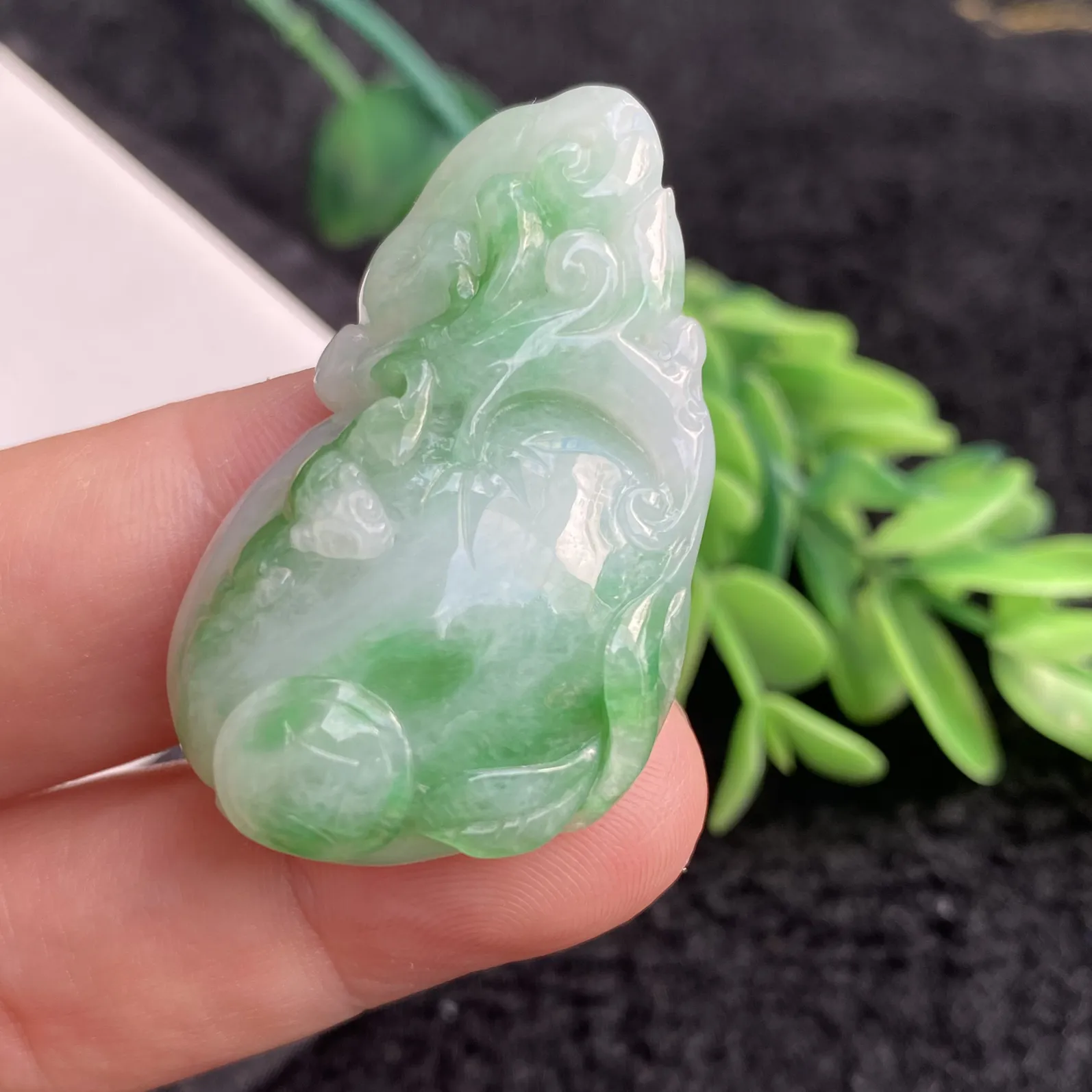 推荐【阳绿福桃】特色雕，色阳，天然石头纹理，42*25*12
