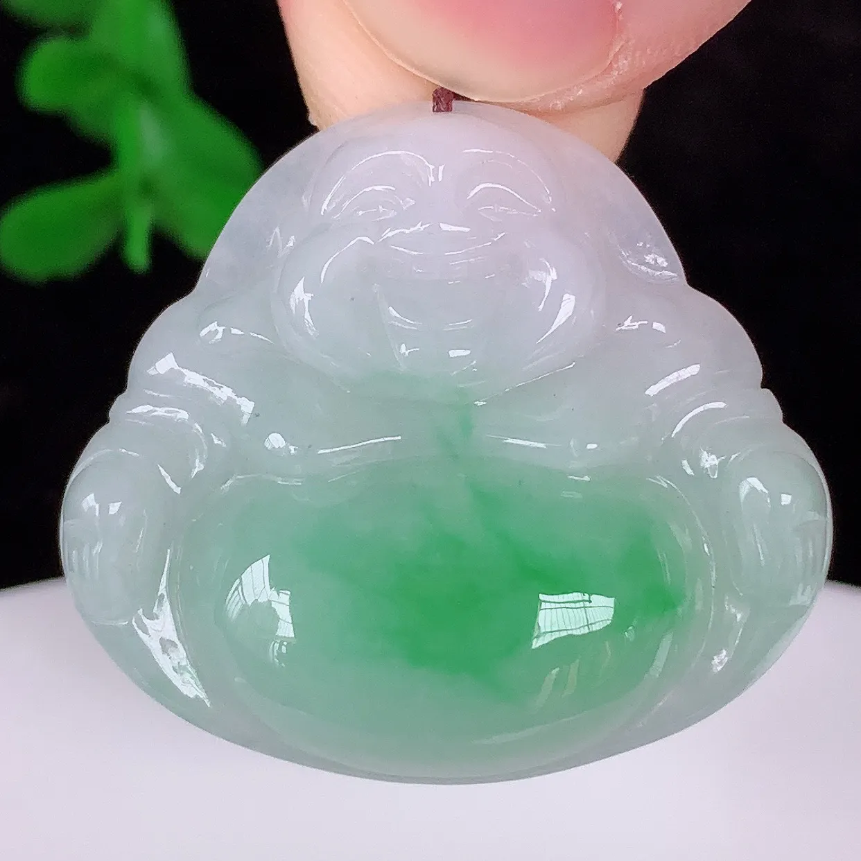 自然光实拍，冰润冰糯种飘阳绿翡翠佛公吊坠，饱满， 佛公亦保平安，寓意有福（佛公）相伴，配戴优雅迷人！#57.22
