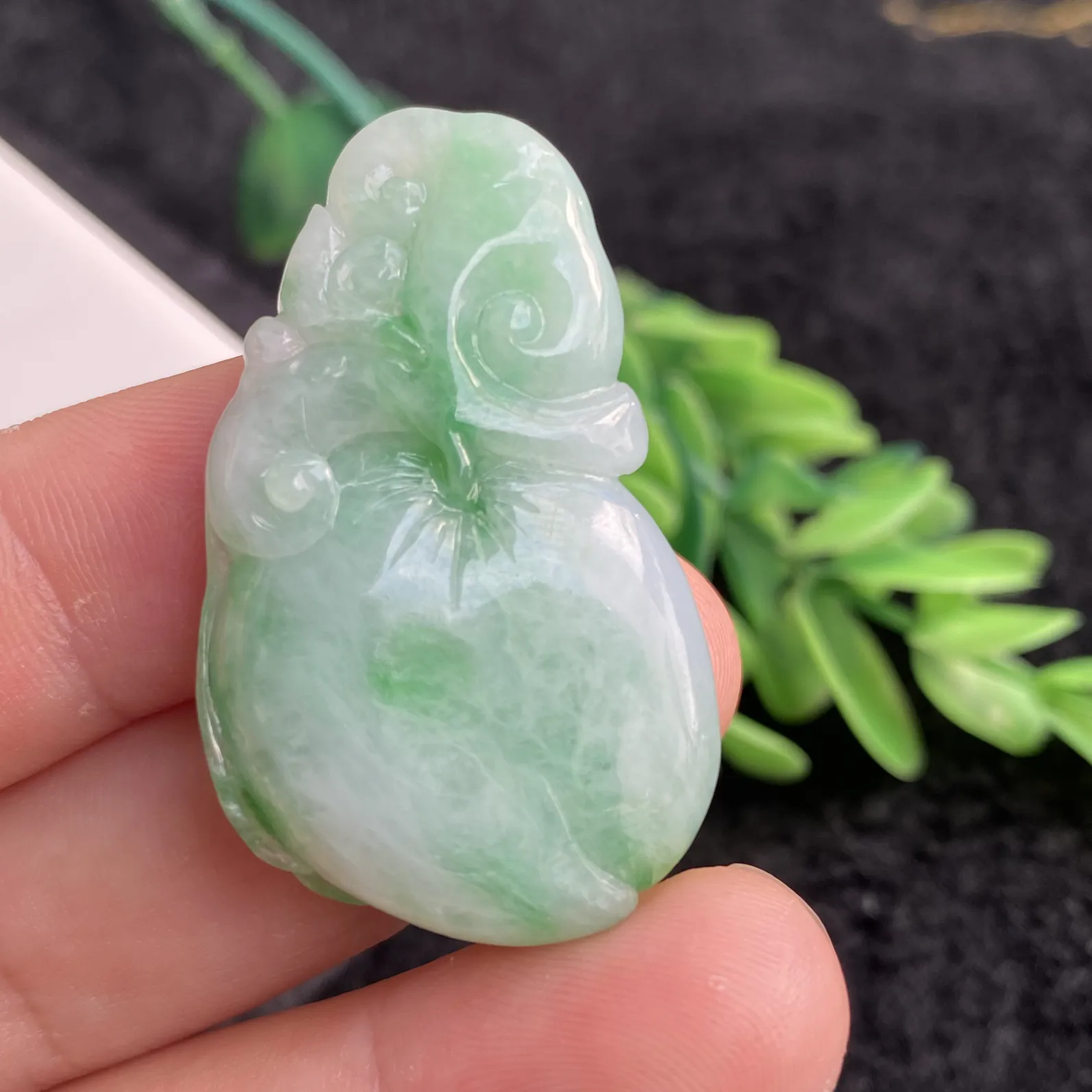 推荐【阳绿福桃】特色雕，色阳，天然石头纹理，42*25*12