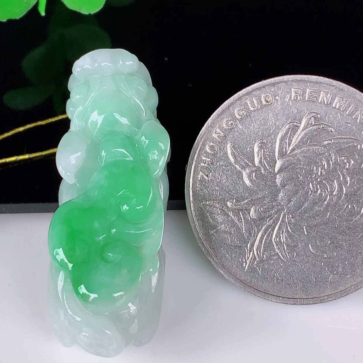 自然光实拍，冰润冰糯种飘阳绿翡翠招财貔貅吊坠，民间有“一摸貔貅运程旺盛，再摸貔貅财运滚滚，三摸貔貅平步青云 ”的美好祝愿。#35.20