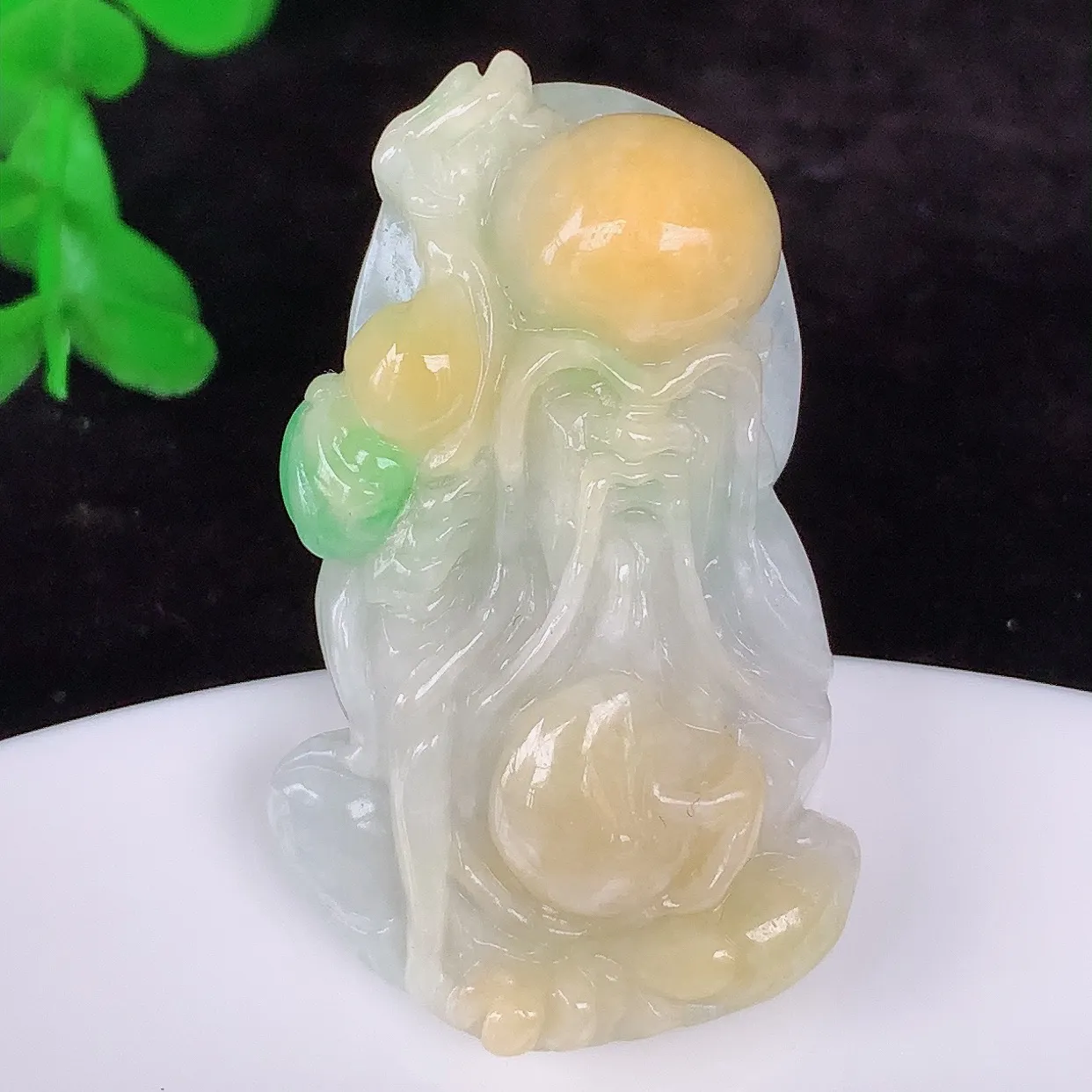 自然光实拍，冰润冰糯种双彩黄加绿翡翠寿星公吊坠，种老水足，翠色灵动，寓意美好，佩戴时尚出众！#87.22