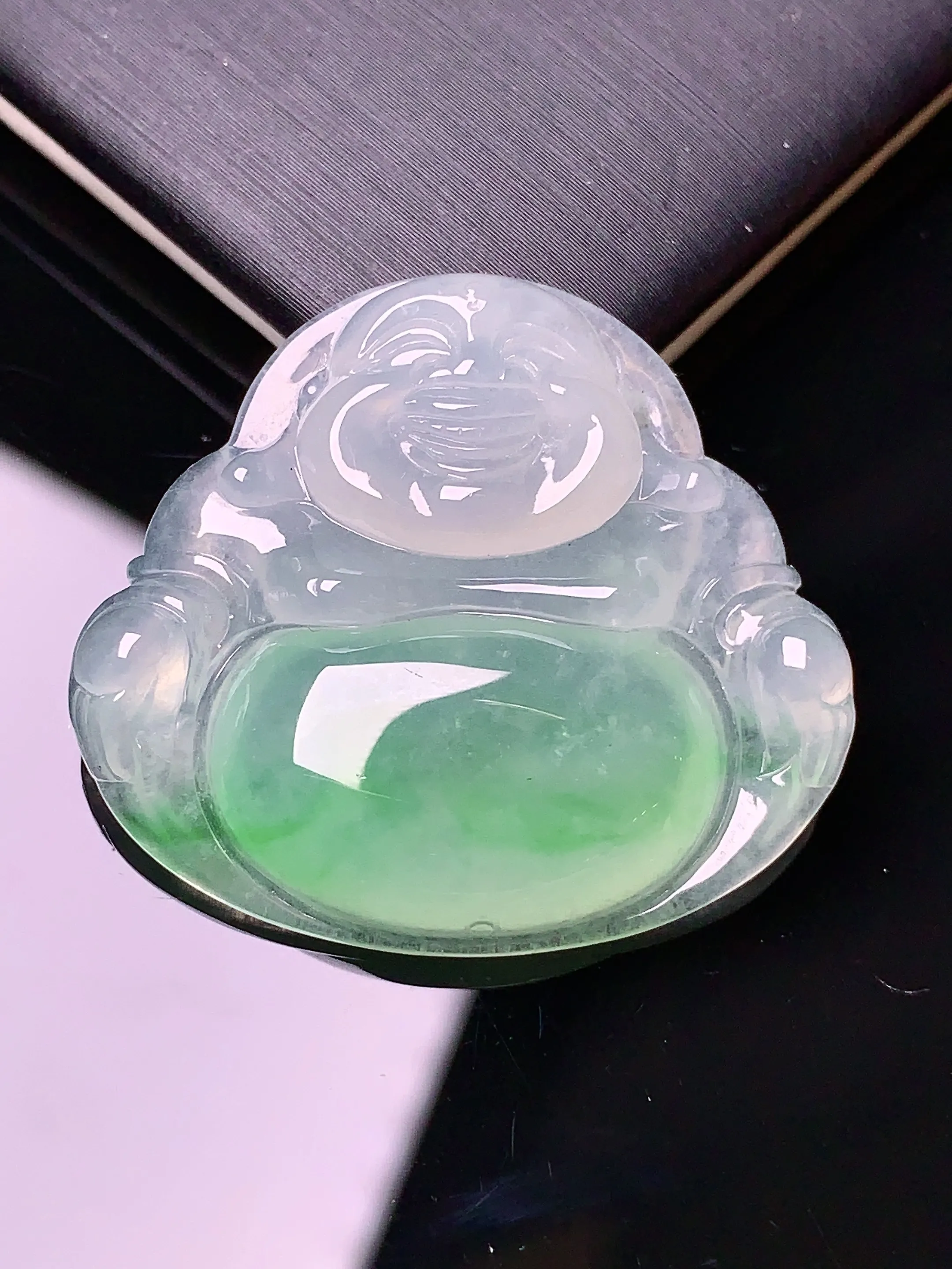 冰种飘绿福瓜吊坠 玉质细腻 色泽艳丽 整体尺寸28*31.5*5.8