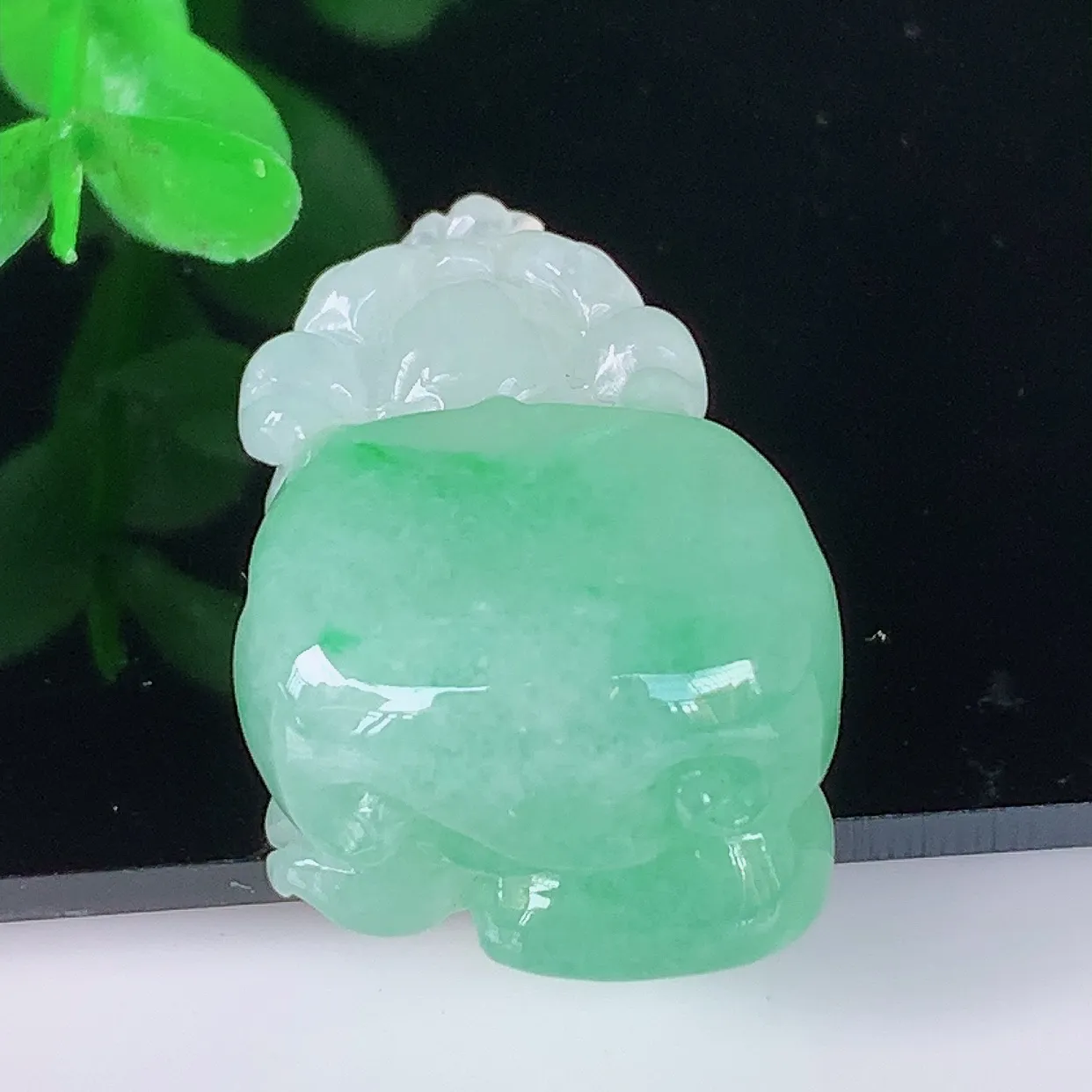 自然光实拍，冰润冰糯种飘绿翡翠招财貔貅吊坠，民间有“一摸貔貅运程旺盛，再摸貔貅财运滚滚，三摸貔貅平步青云 ”的美好祝愿。#41.20