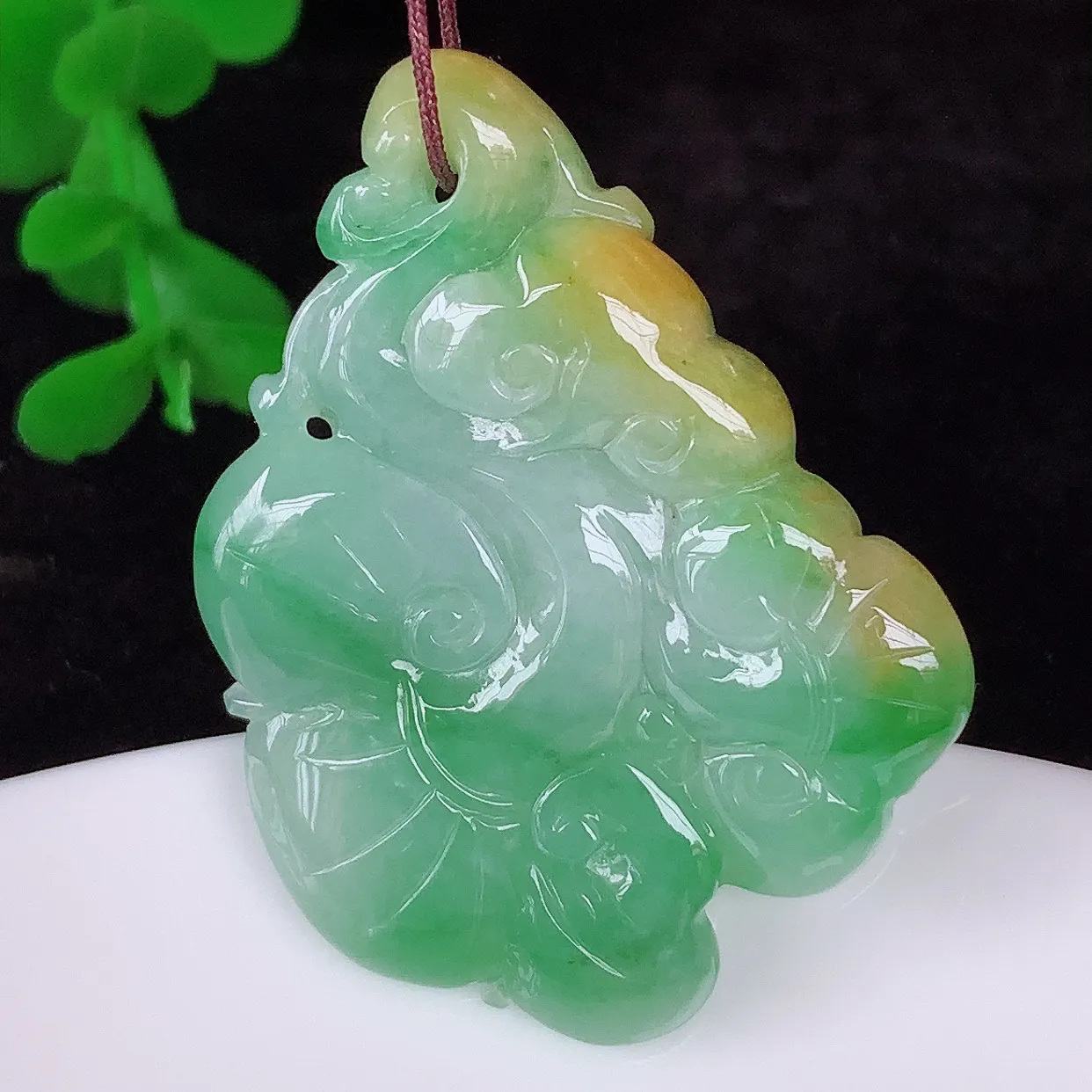 自然光实拍，冰糯种双彩黄加绿翡翠如意吊坠，翡翠如意，上身效果非常美，饱满大气，工艺美，万事如意，如意一生 #87.22