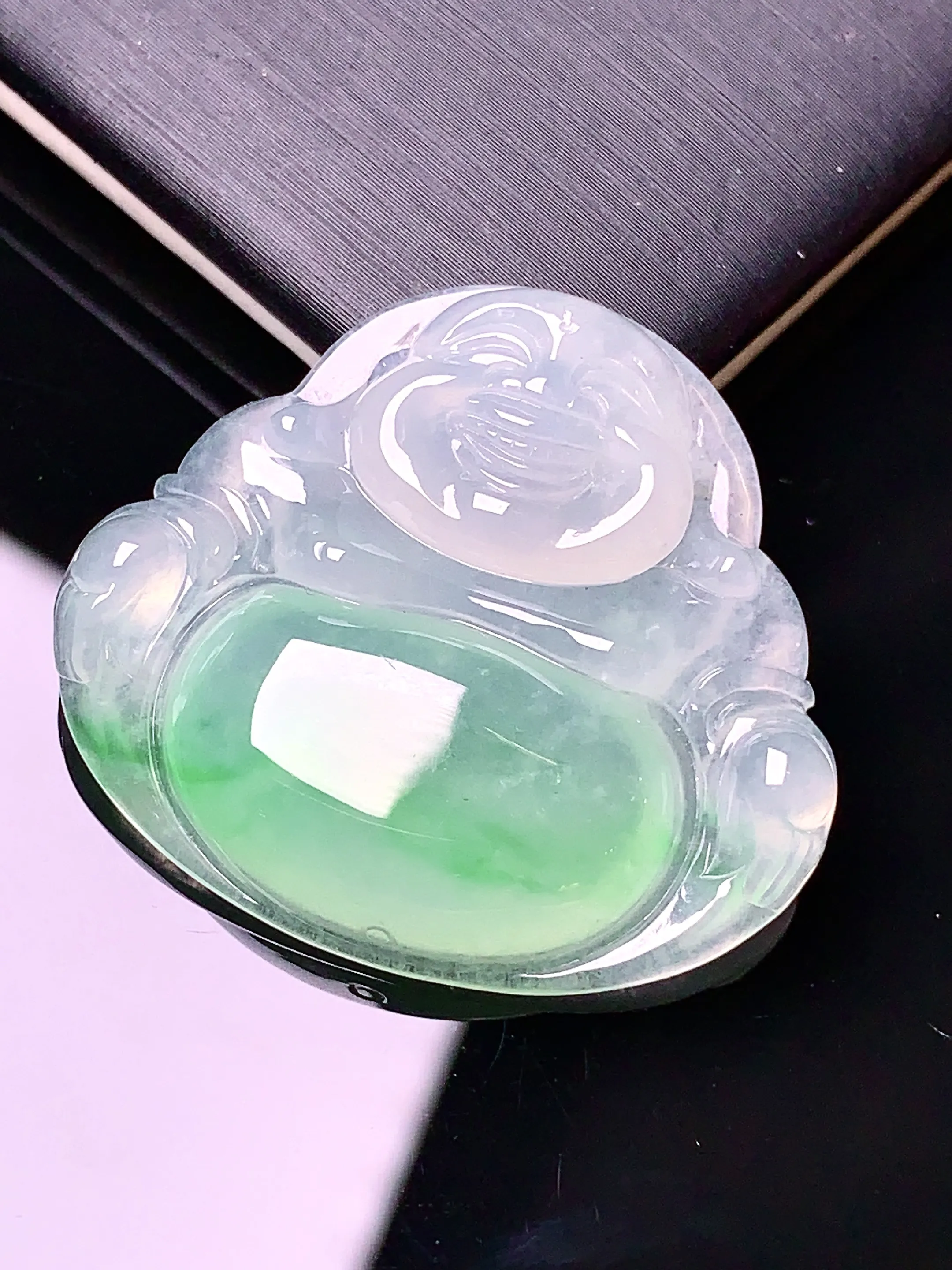 冰种飘绿福瓜吊坠 玉质细腻 色泽艳丽 整体尺寸28*31.5*5.8