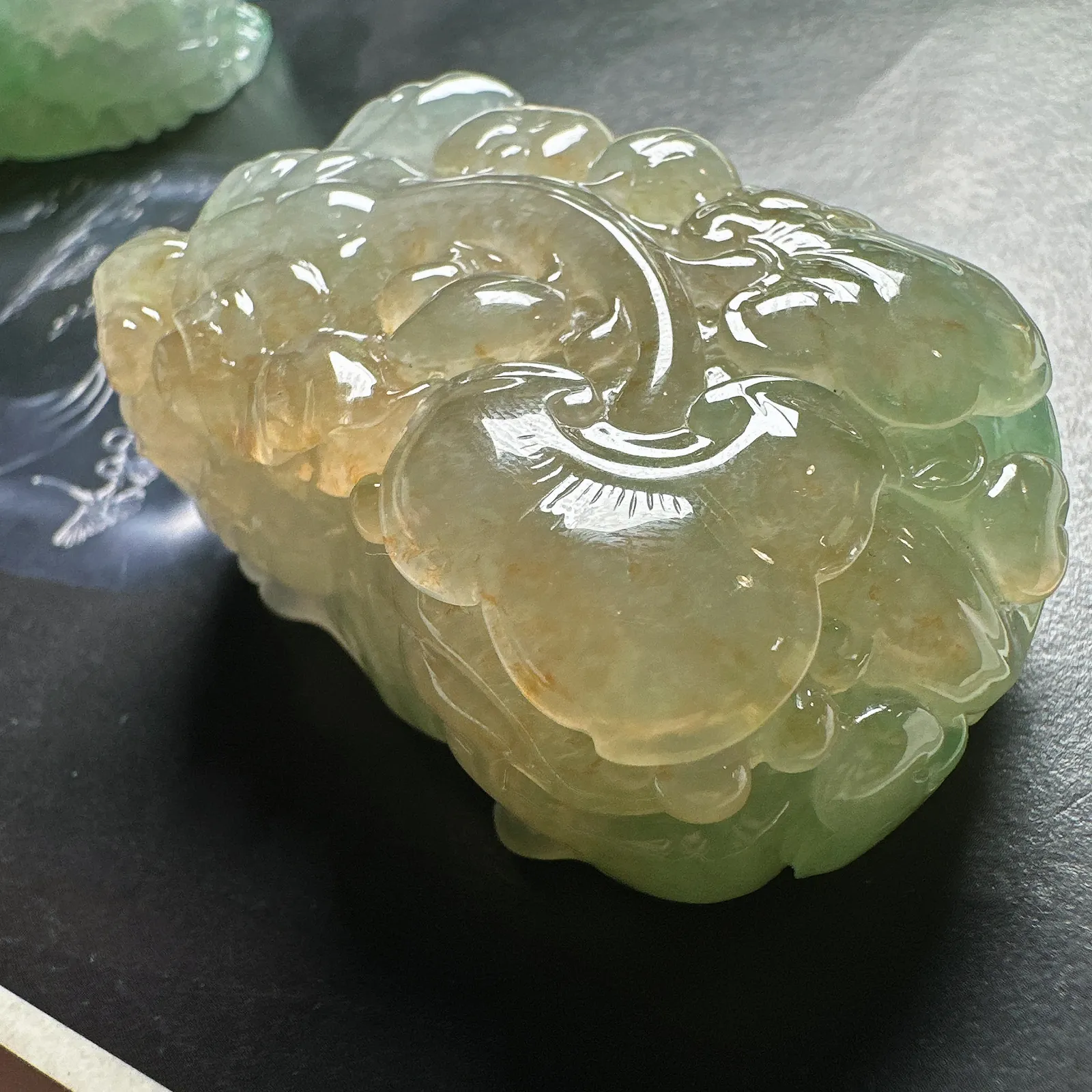 【大貔貅】巨无霸小摆、手玩件大貔貅一对，稀缺黄加绿色泽，种水在貔貅里面属于上乘之选，精美工艺，貔貅工艺的代表之作，收藏可选。