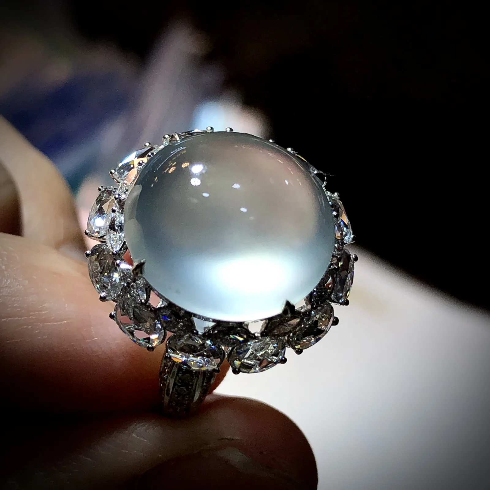 白冰戒指，裸石15.3-14.3-8.3mm，15#，
18K金，南非钻
