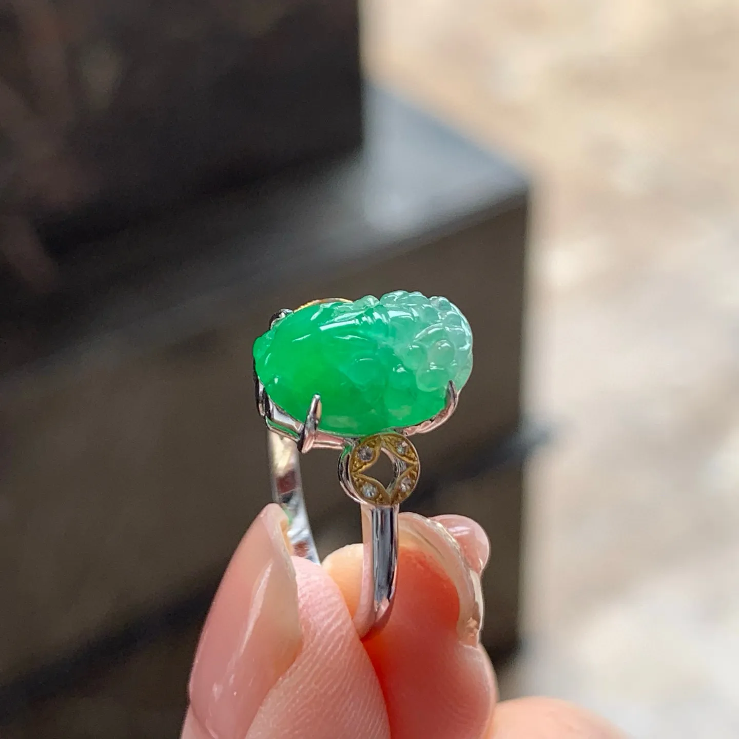 阳绿貔貅戒指
真金镶嵌 精致