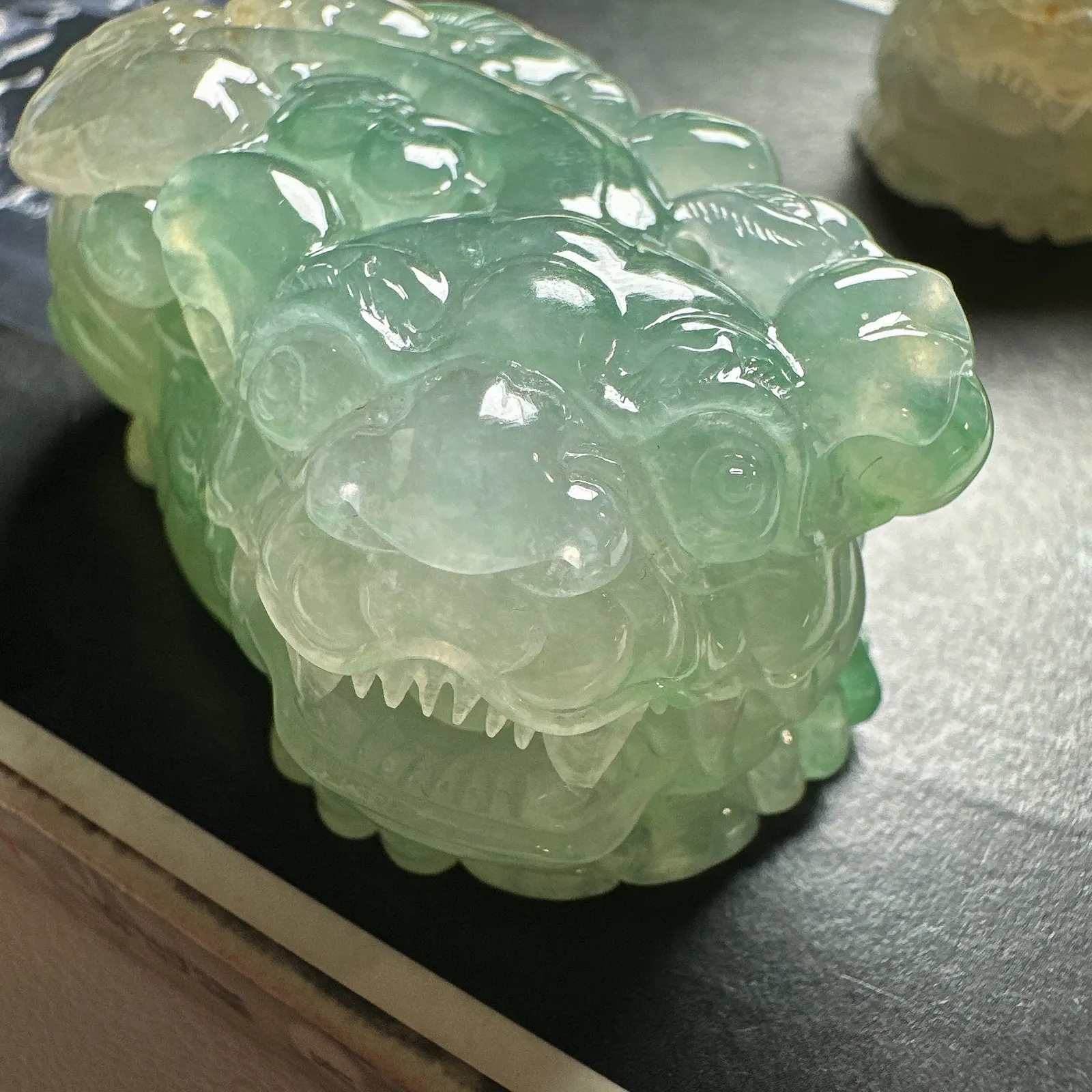 【大貔貅】巨无霸小摆、手玩件大貔貅一对，稀缺黄加绿色泽，种水在貔貅里面属于上乘之选，精美工艺，貔貅工艺的代表之作，收藏可选。
