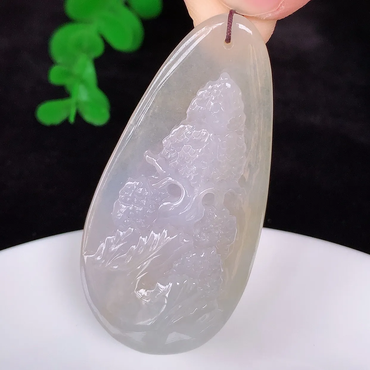 自然光实拍，冰润冰种黄翡翡翠山水牌吊坠，翡翠山水，立体生动形象，山水素材布局合理，意境感佳，佩戴上身效果更高贵 #60.22