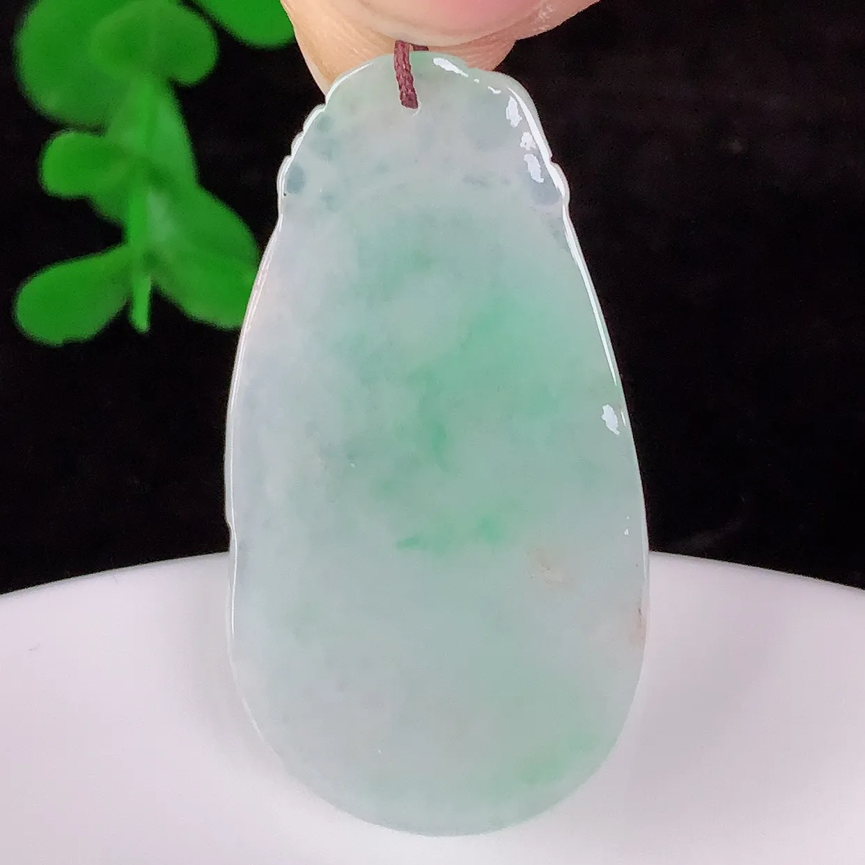 自然光实拍，冰糯种飘绿翡翠如意吊坠，翡翠如意，上身效果非常美，饱满大气，工艺美，万事如意，如意一生 #57.20