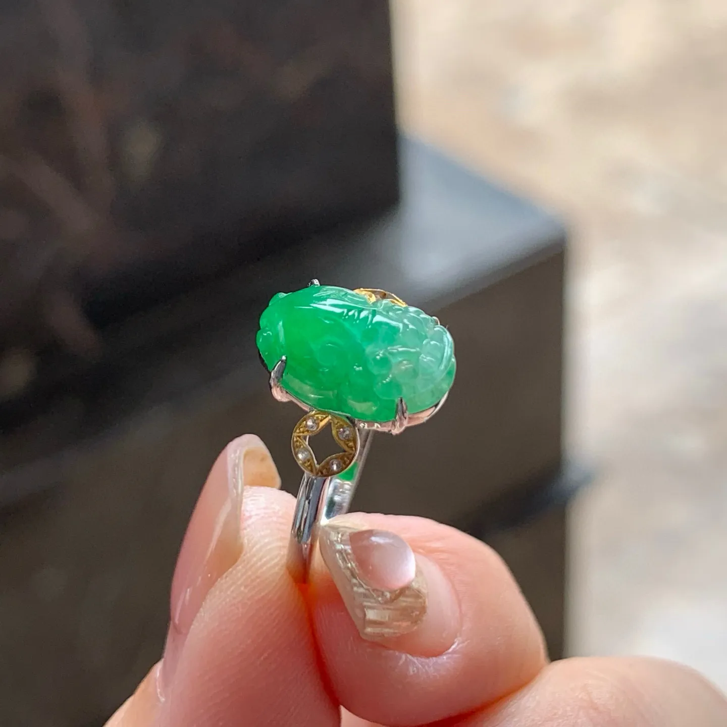 阳绿貔貅戒指
真金镶嵌 精致