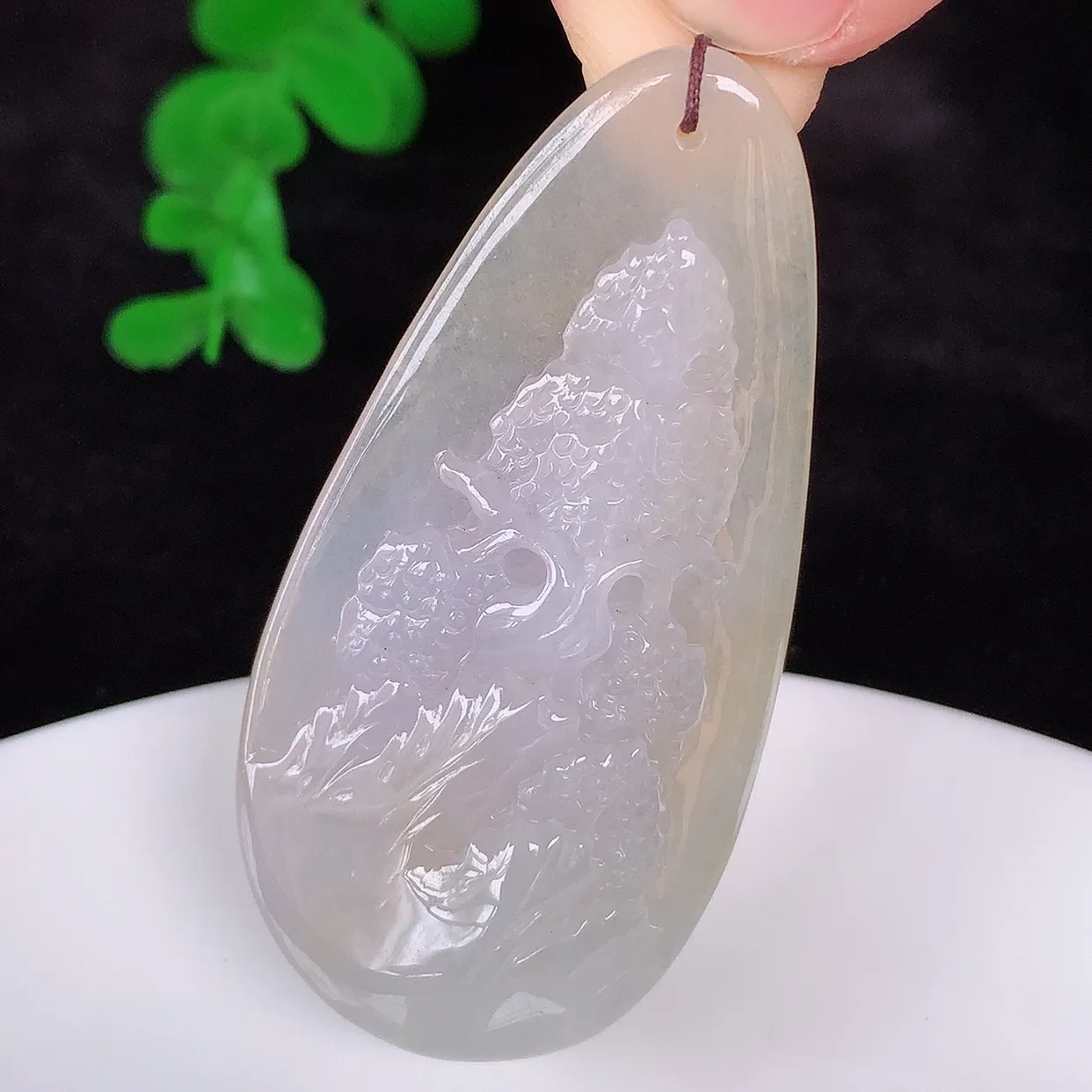 自然光实拍，冰润冰种黄翡翡翠山水牌吊坠，翡翠山水，立体生动形象，山水素材布局合理，意境感佳，佩戴上身效果更高贵 #60.22